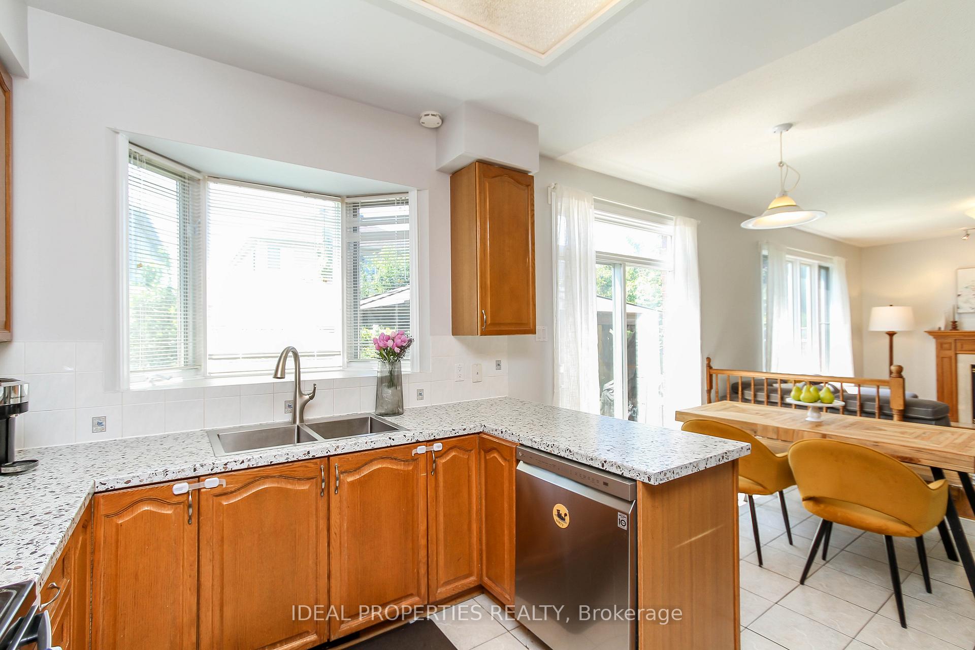 Photo 18 of 27 Fanterra Way, Ottawa, Hunt Club Park/Greenboro — HOMEH