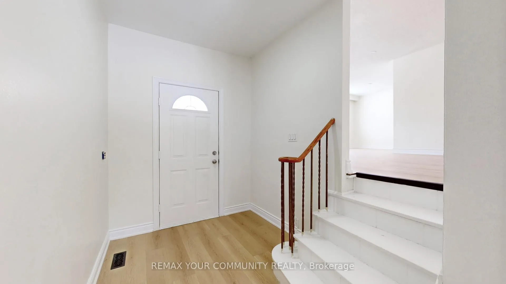 Photo 4 of 14 Lonsdale Place, Barrie, Grove East — HOMEH