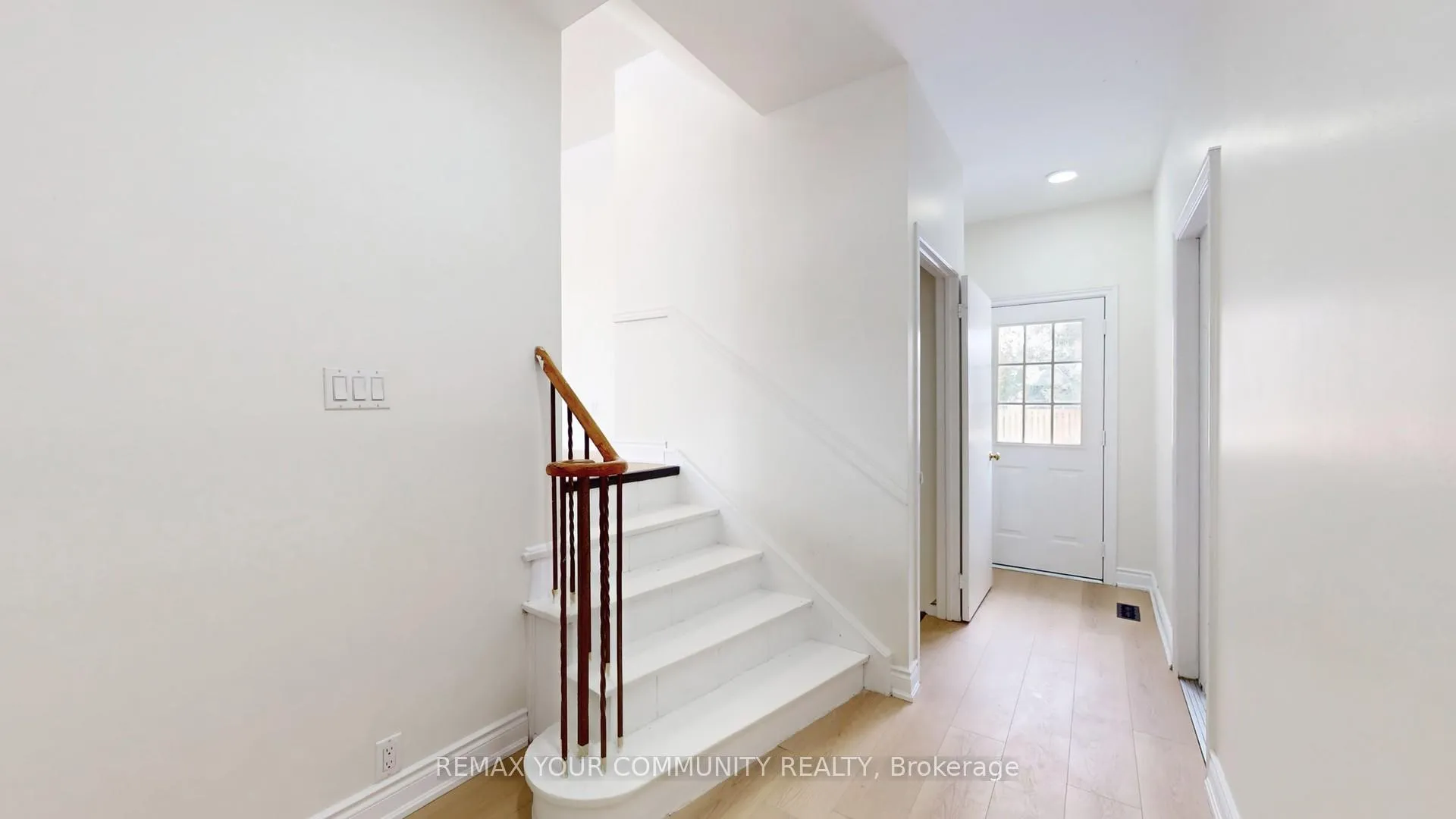 Photo 5 of 14 Lonsdale Place, Barrie, Grove East — HOMEH