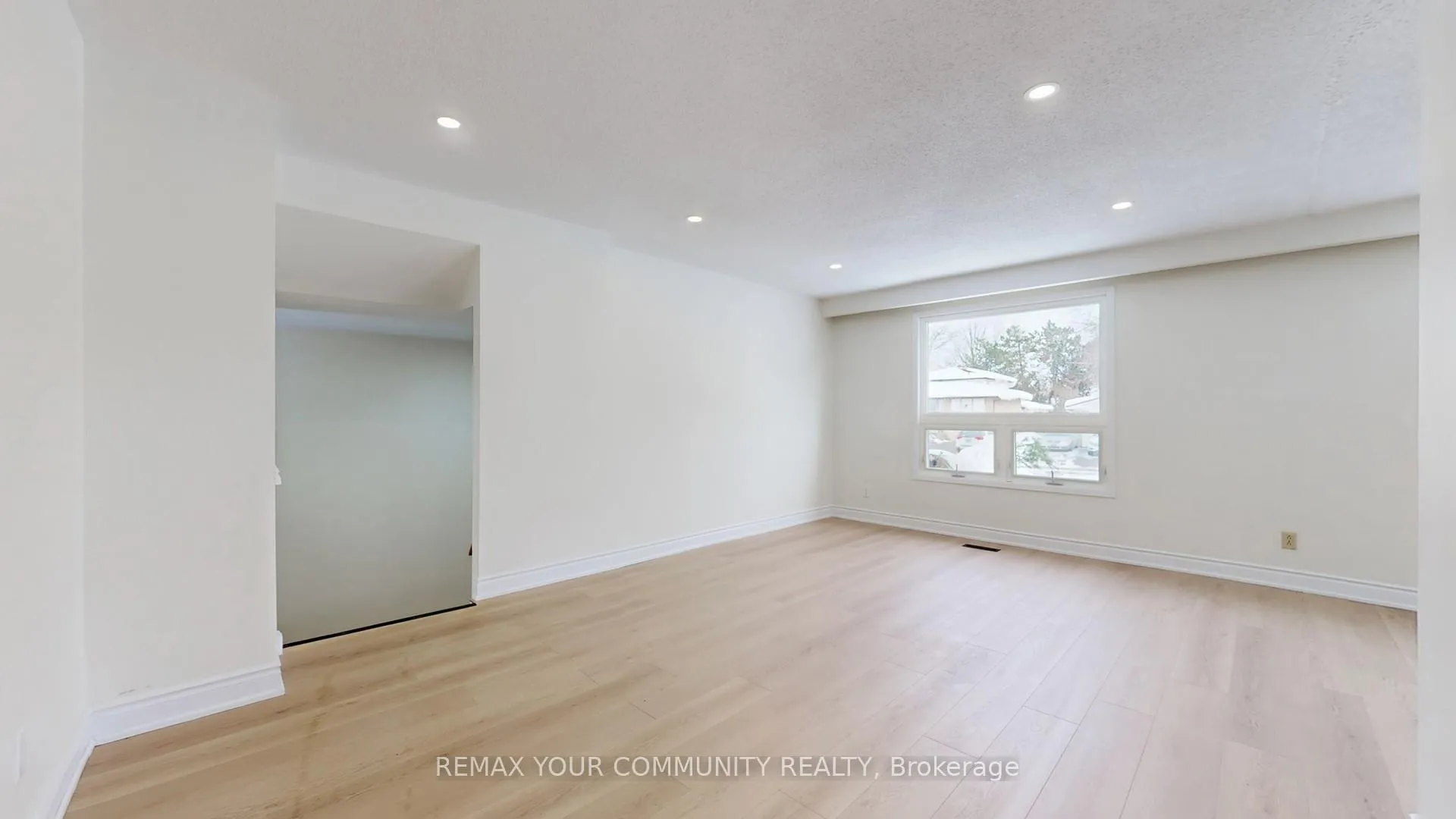 Photo 7 of 14 Lonsdale Place, Barrie, Grove East — HOMEH