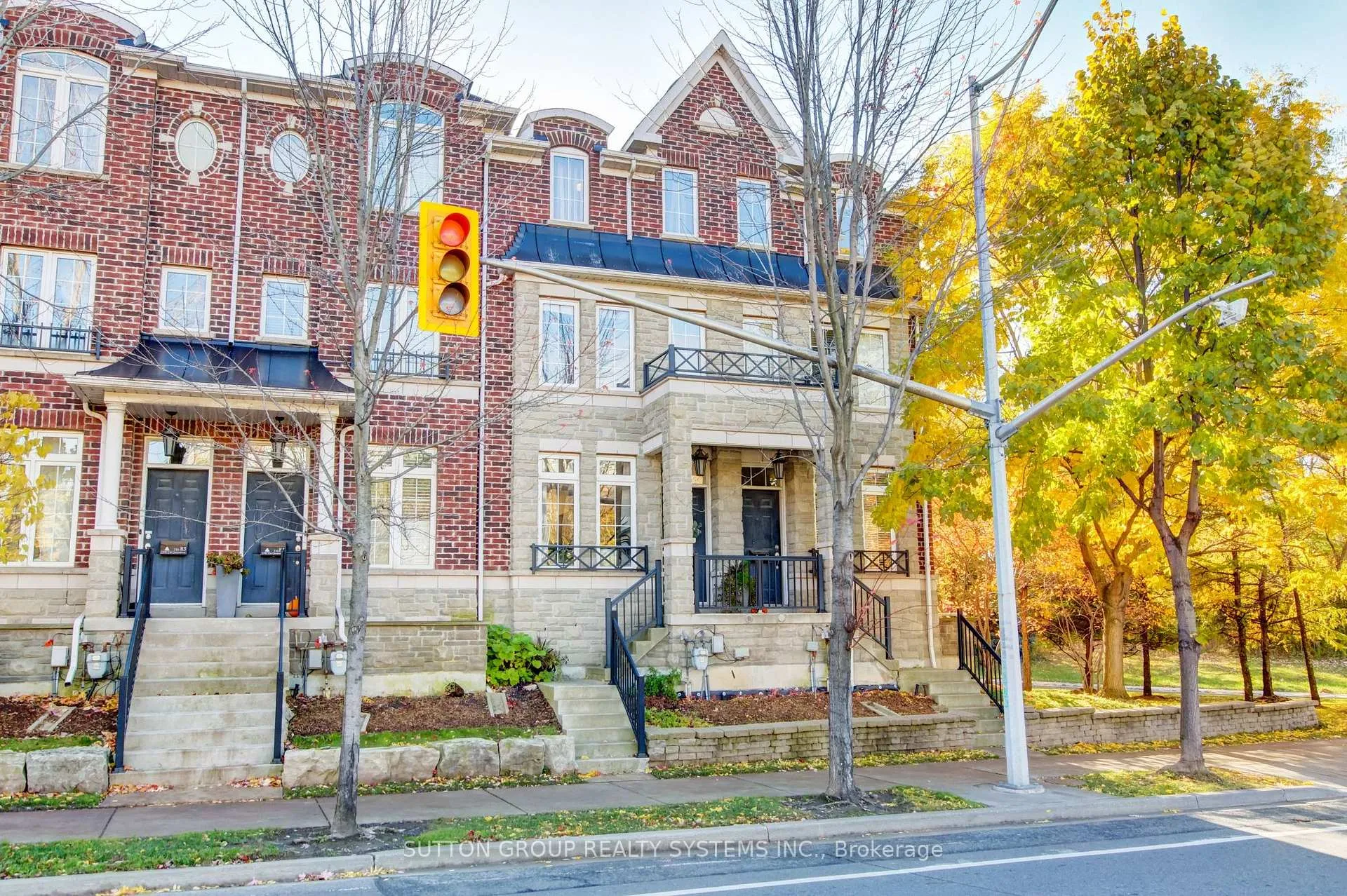 Front of Unit 85, 119b The Queensway