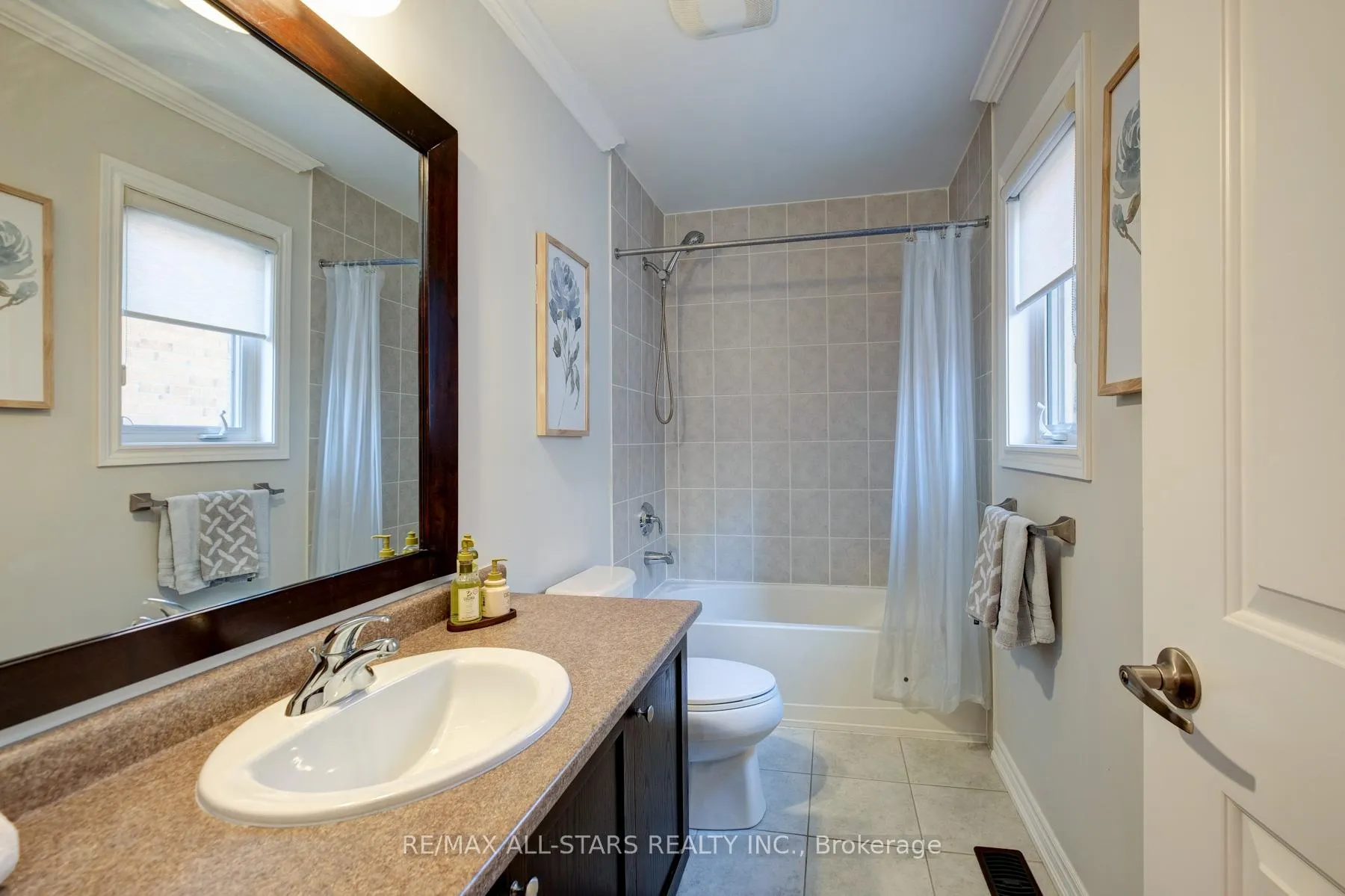 Photo 30 of 45 Jarrow Crescent, Whitby, Brooklin — HOMEH