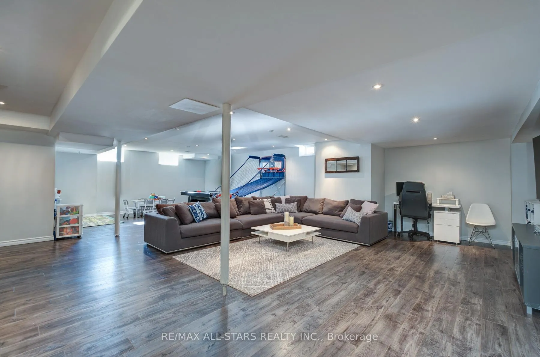 Photo 35 of 45 Jarrow Crescent, Whitby, Brooklin — HOMEH