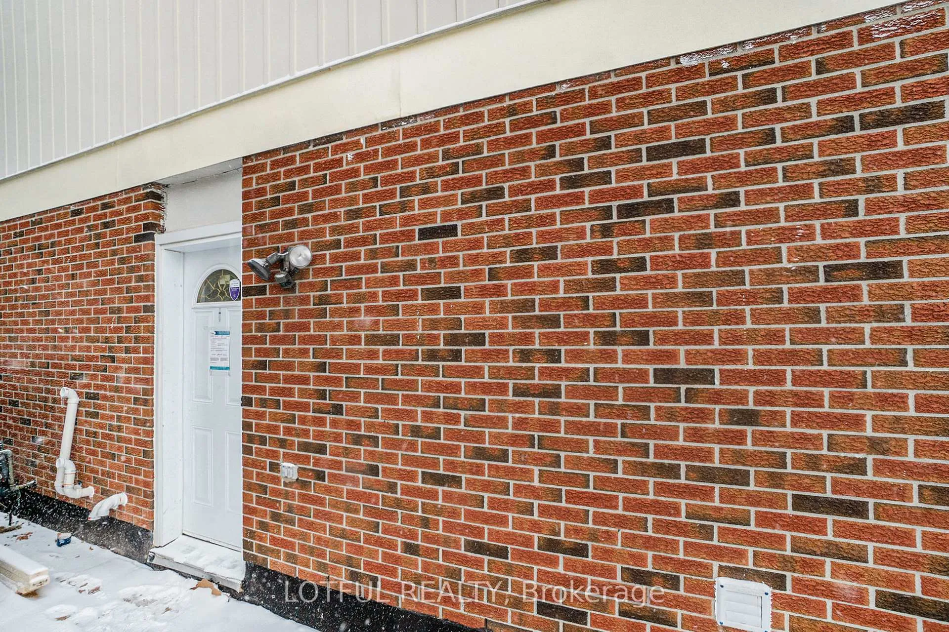Photo 3 of Unit B, 75 Dalehurst Drive, Ottawa, Tanglewood — HOMEH
