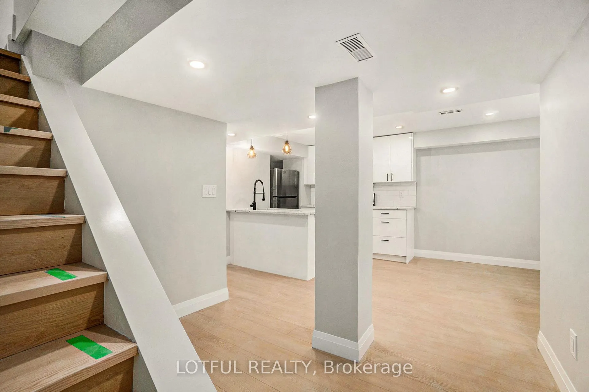 Photo 5 of Unit B, 75 Dalehurst Drive, Ottawa, Tanglewood — HOMEH
