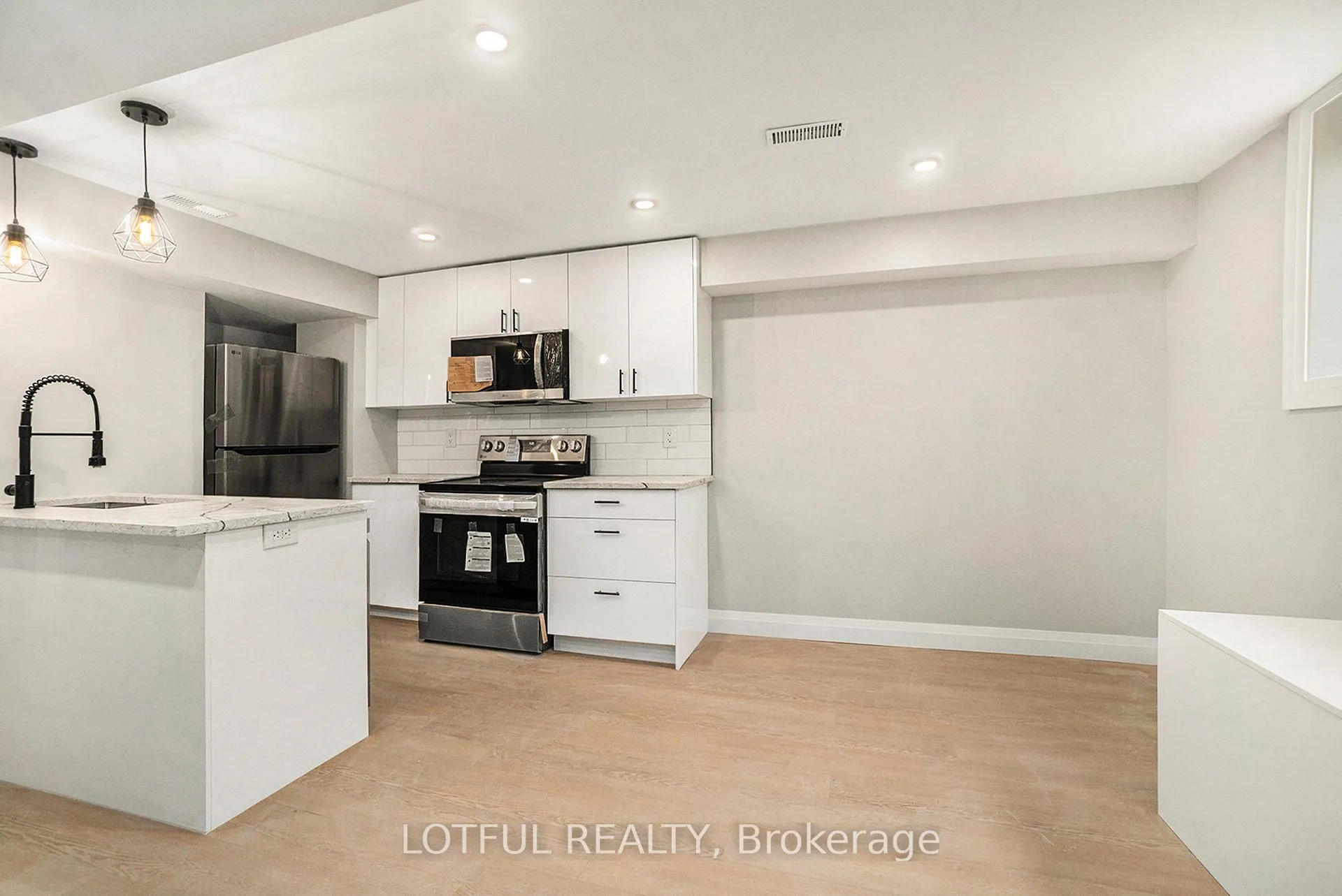 Photo 8 of Unit B, 75 Dalehurst Drive, Ottawa, Tanglewood — HOMEH