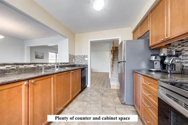 Photo 10 of 925 Hasselfeldt Heights, Milton, Coates — HOMEH