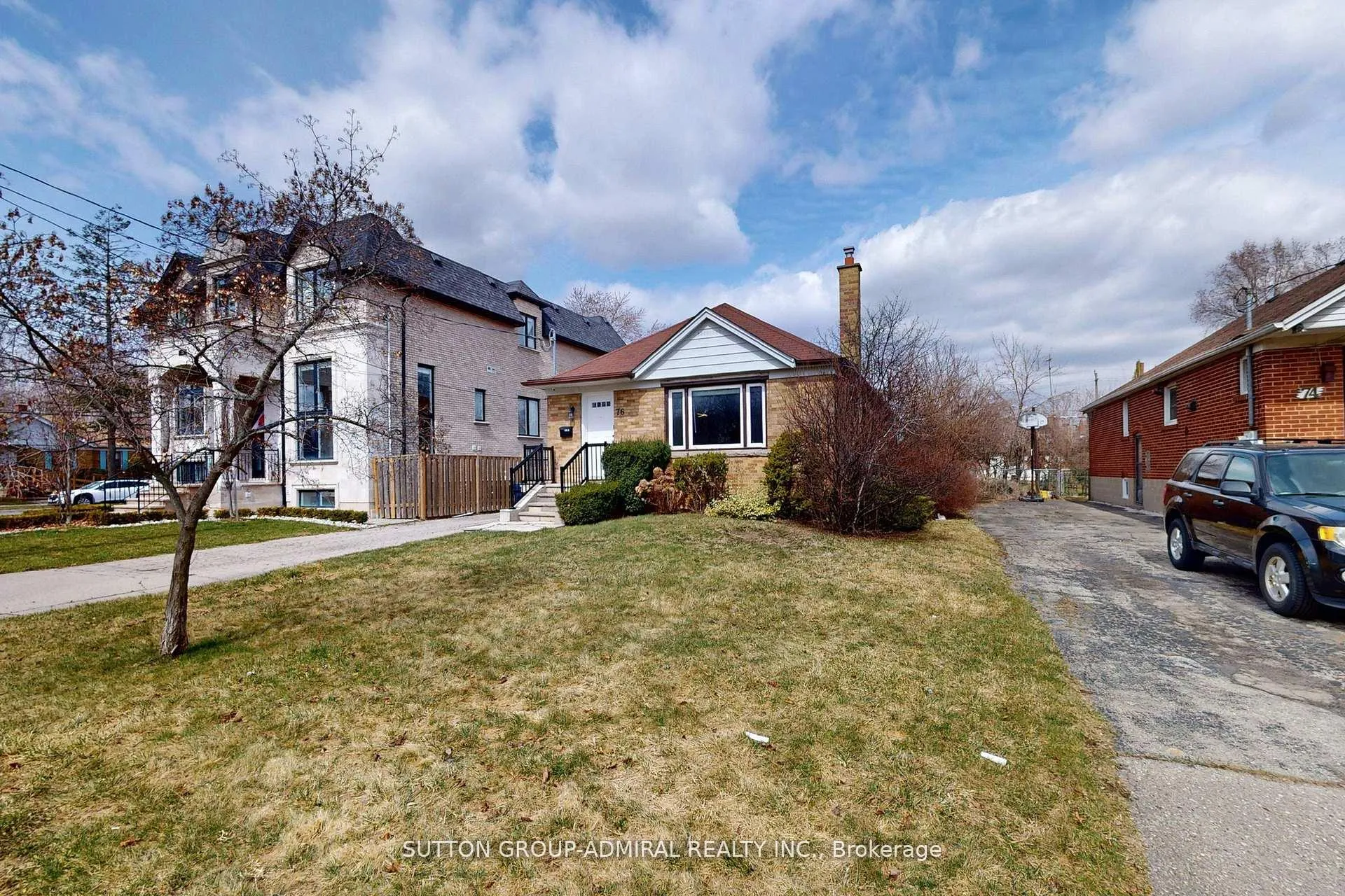 Photo 3 of 76 Ridgevale Drive, Toronto, Englemount-Lawrence — HOMEH