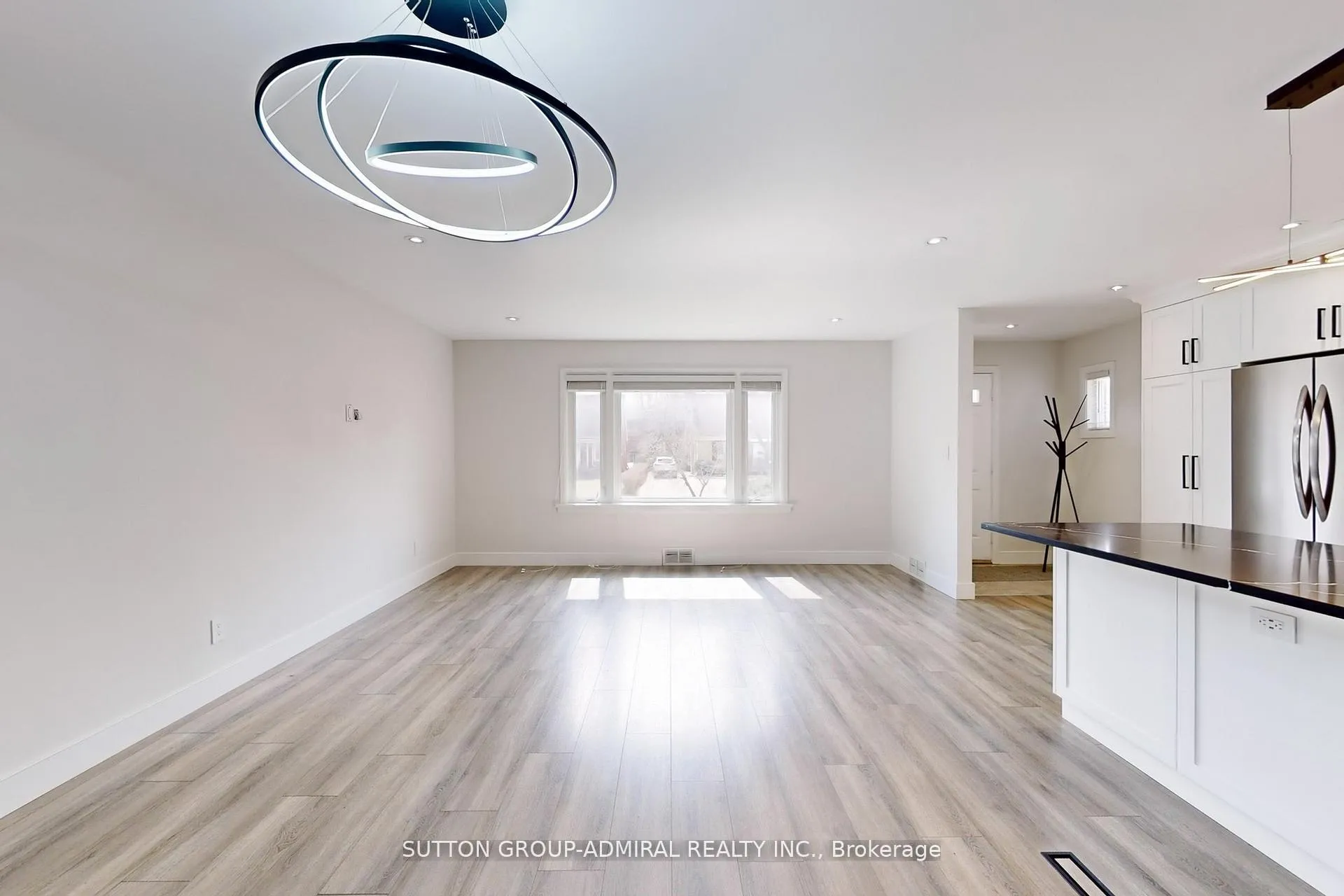 Photo 5 of 76 Ridgevale Drive, Toronto, Englemount-Lawrence — HOMEH
