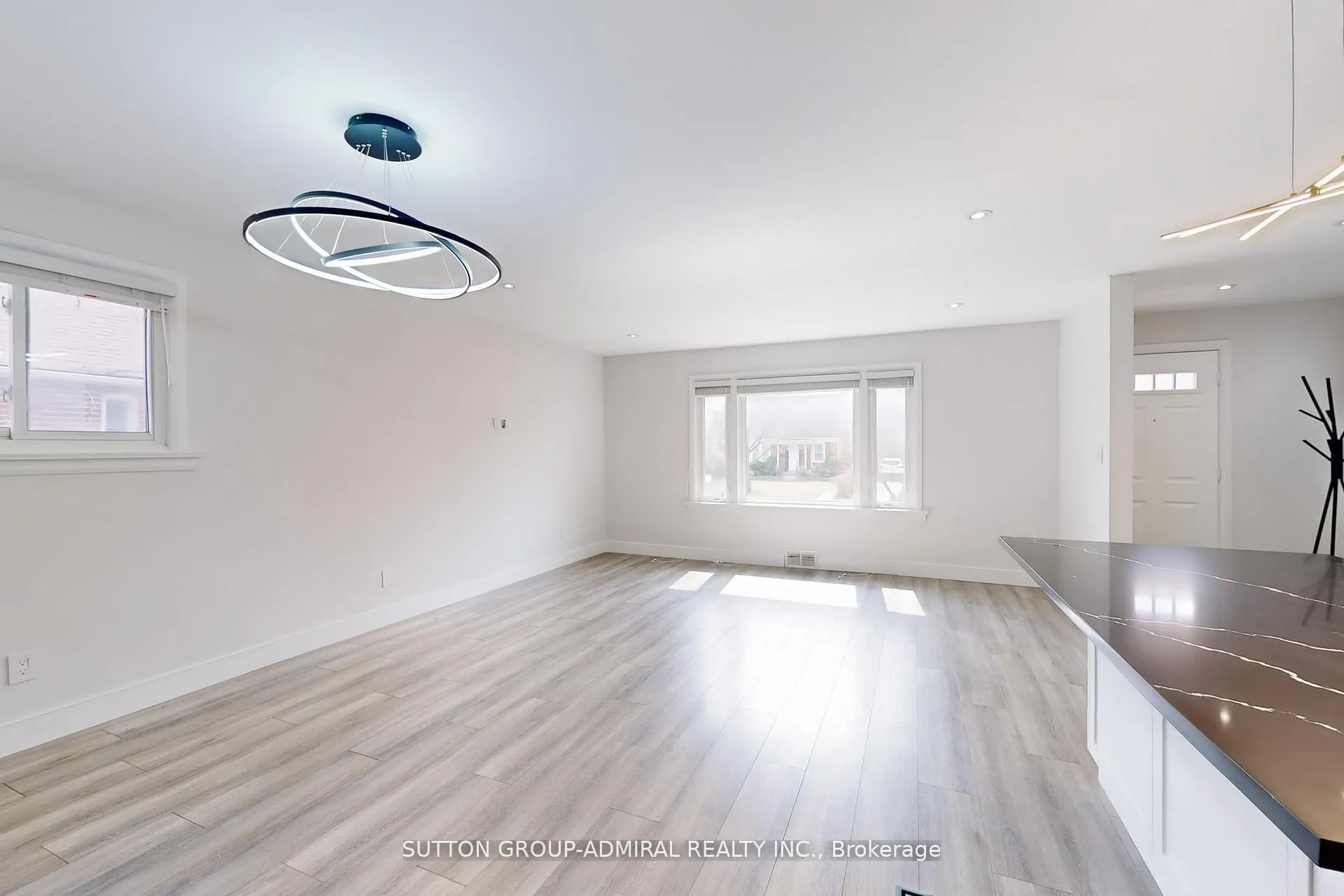 Photo 6 of 76 Ridgevale Drive, Toronto, Englemount-Lawrence — HOMEH