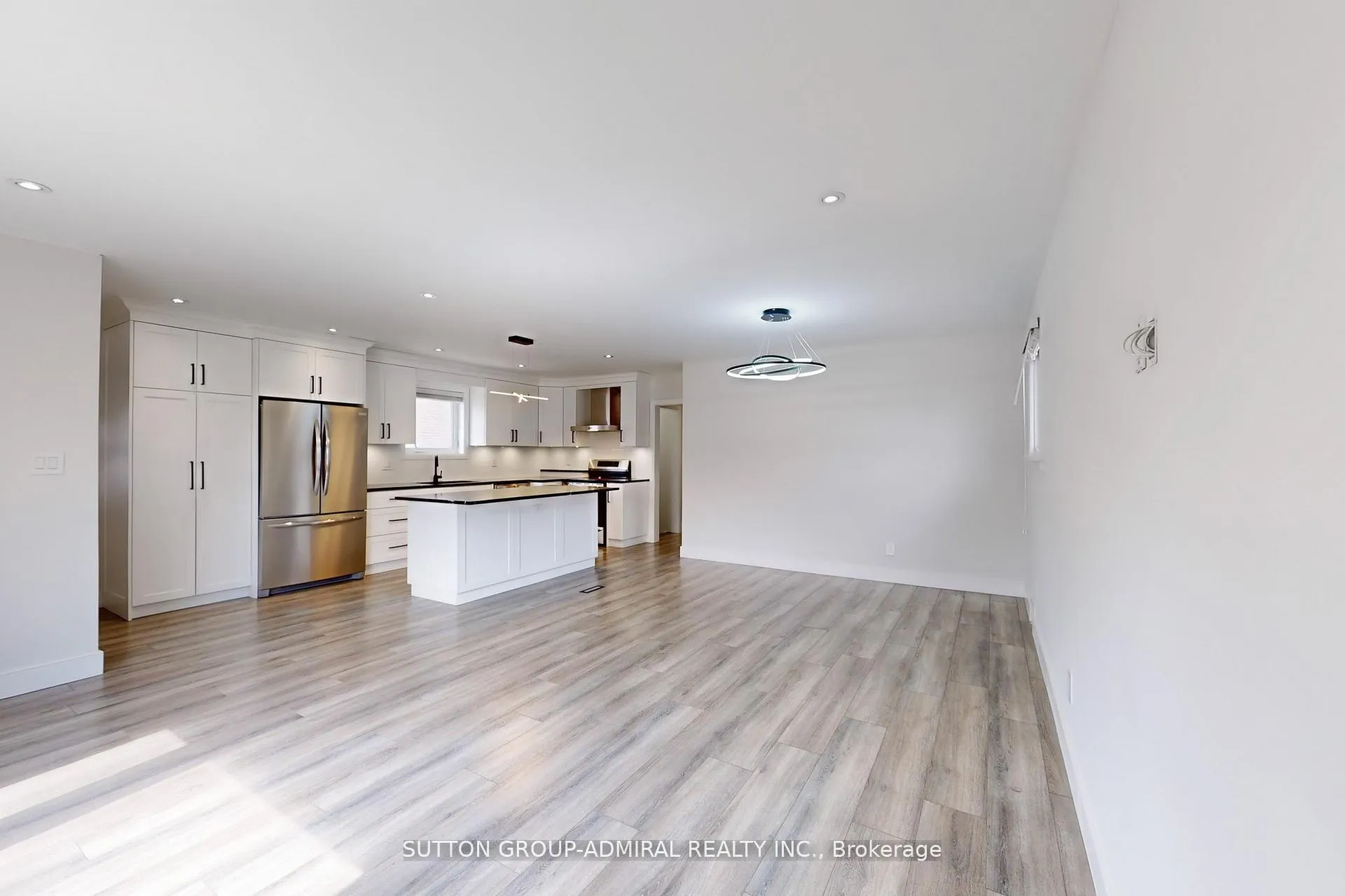 Photo 7 of 76 Ridgevale Drive, Toronto, Englemount-Lawrence — HOMEH