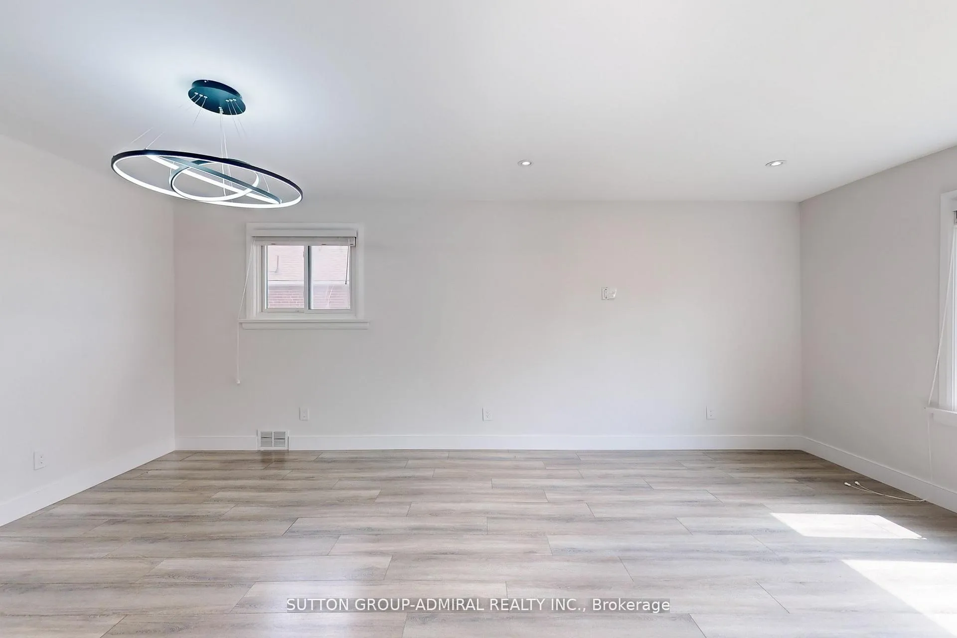 Photo 9 of 76 Ridgevale Drive, Toronto, Englemount-Lawrence — HOMEH