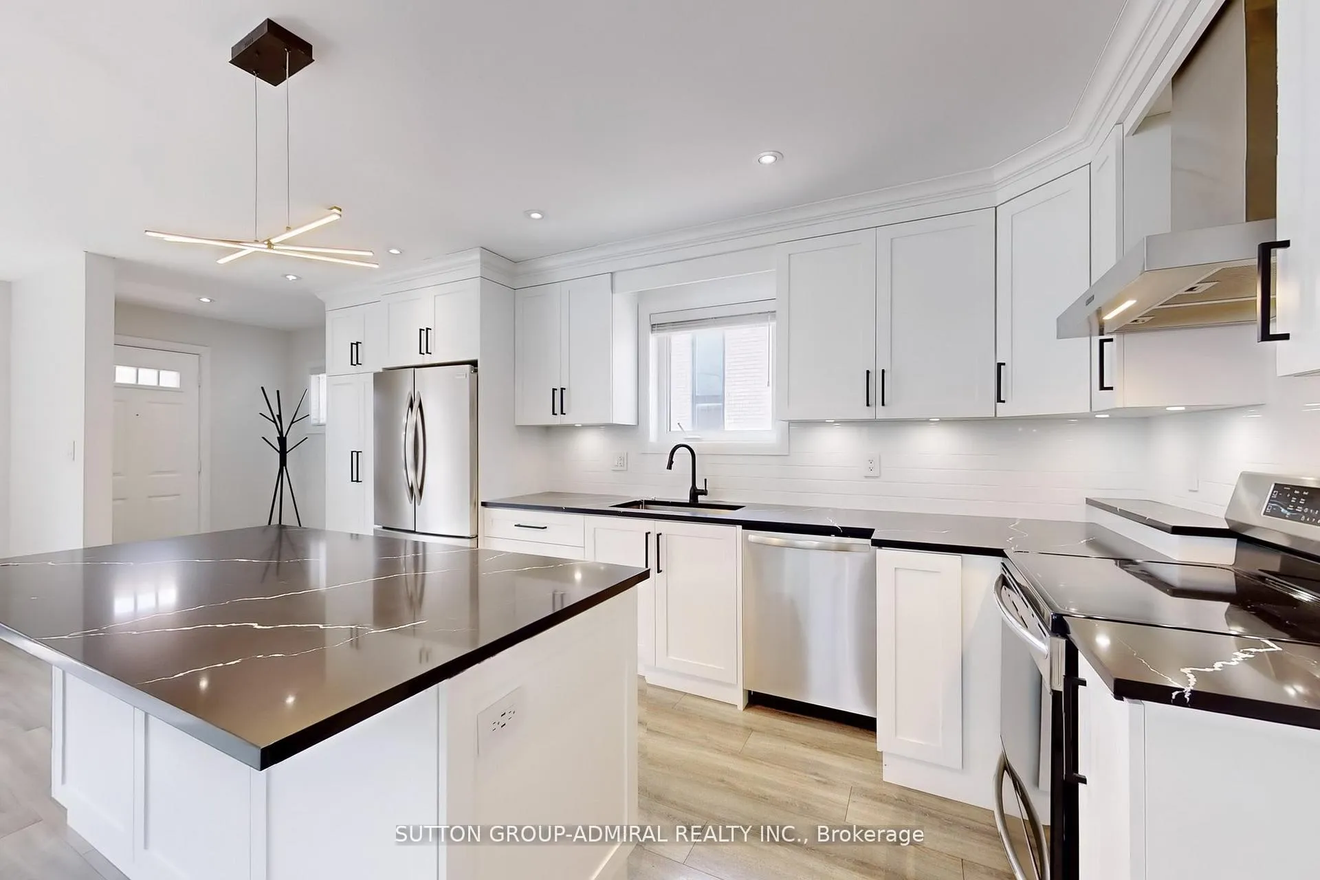 Photo 10 of 76 Ridgevale Drive, Toronto, Englemount-Lawrence — HOMEH