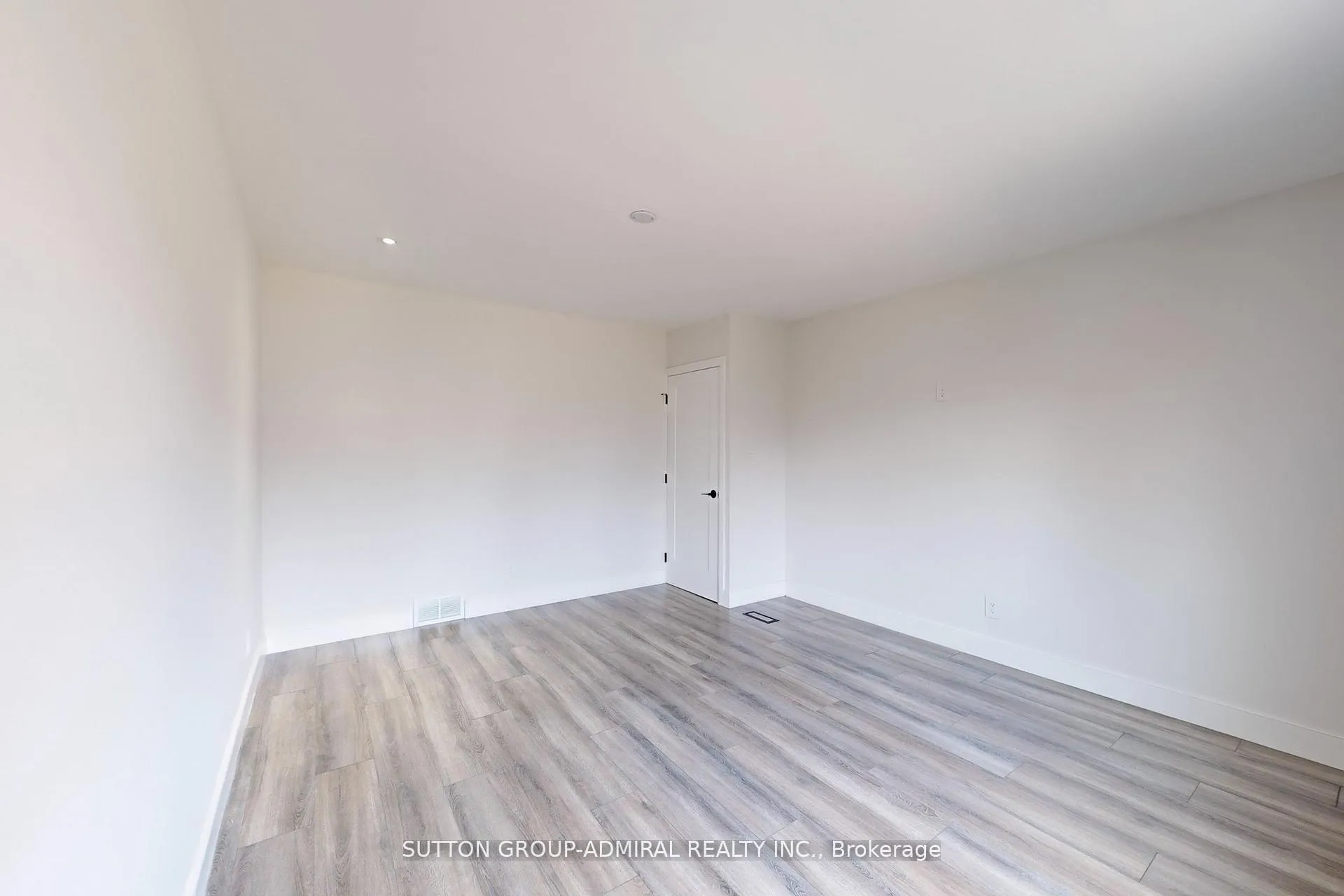 Photo 18 of 76 Ridgevale Drive, Toronto, Englemount-Lawrence — HOMEH
