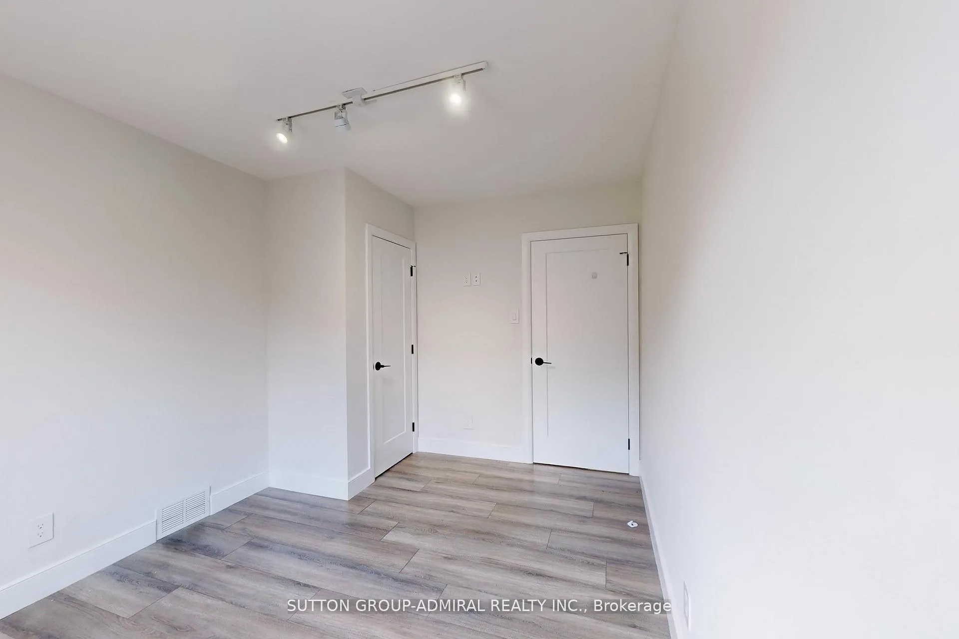 Photo 22 of 76 Ridgevale Drive, Toronto, Englemount-Lawrence — HOMEH