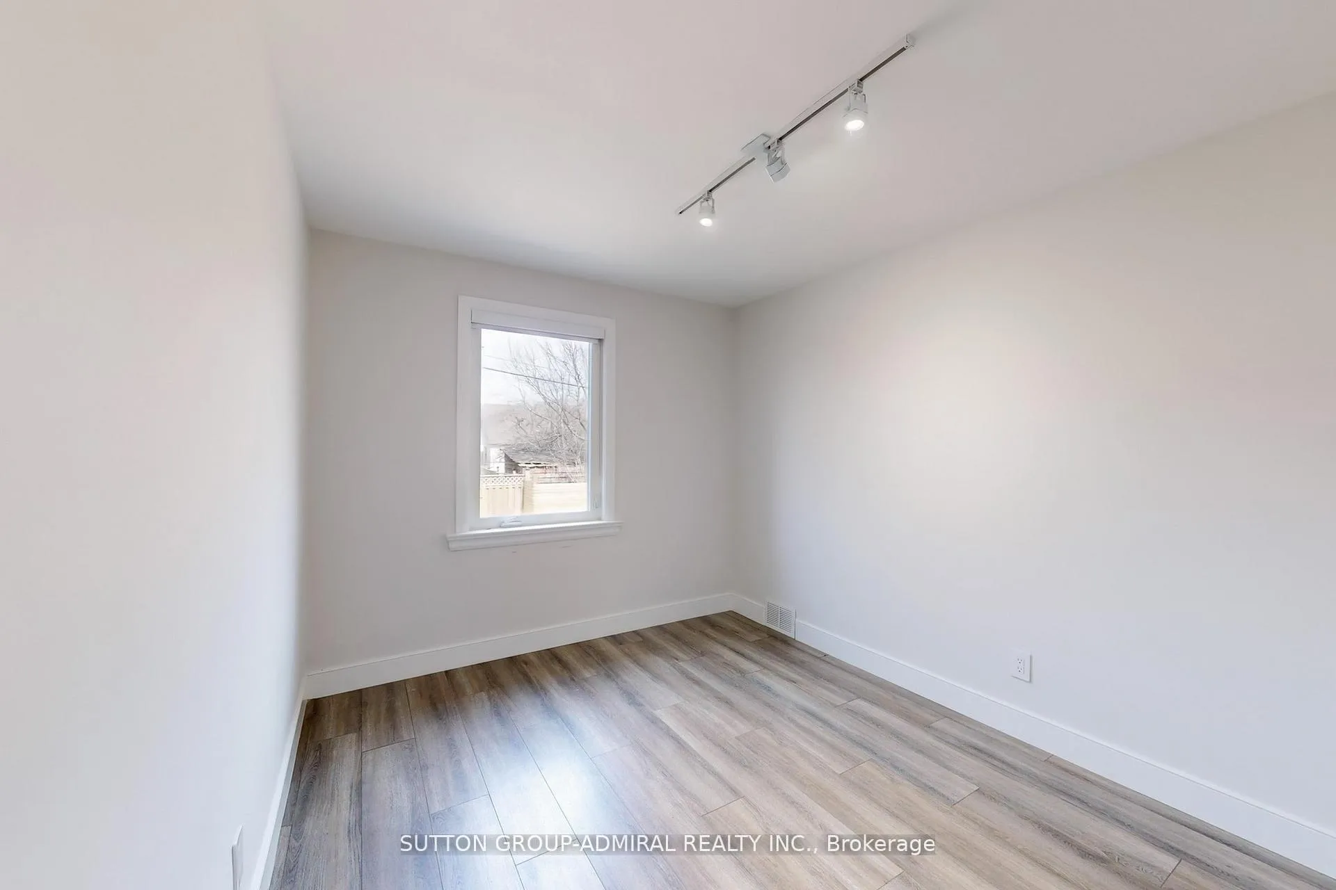 Photo 23 of 76 Ridgevale Drive, Toronto, Englemount-Lawrence — HOMEH