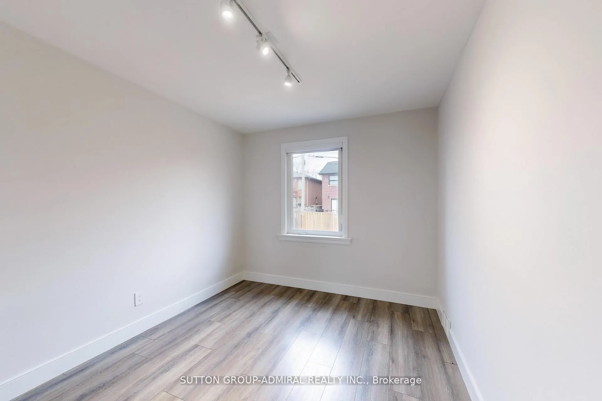 Photo 25 of 76 Ridgevale Drive, Toronto, Englemount-Lawrence — HOMEH