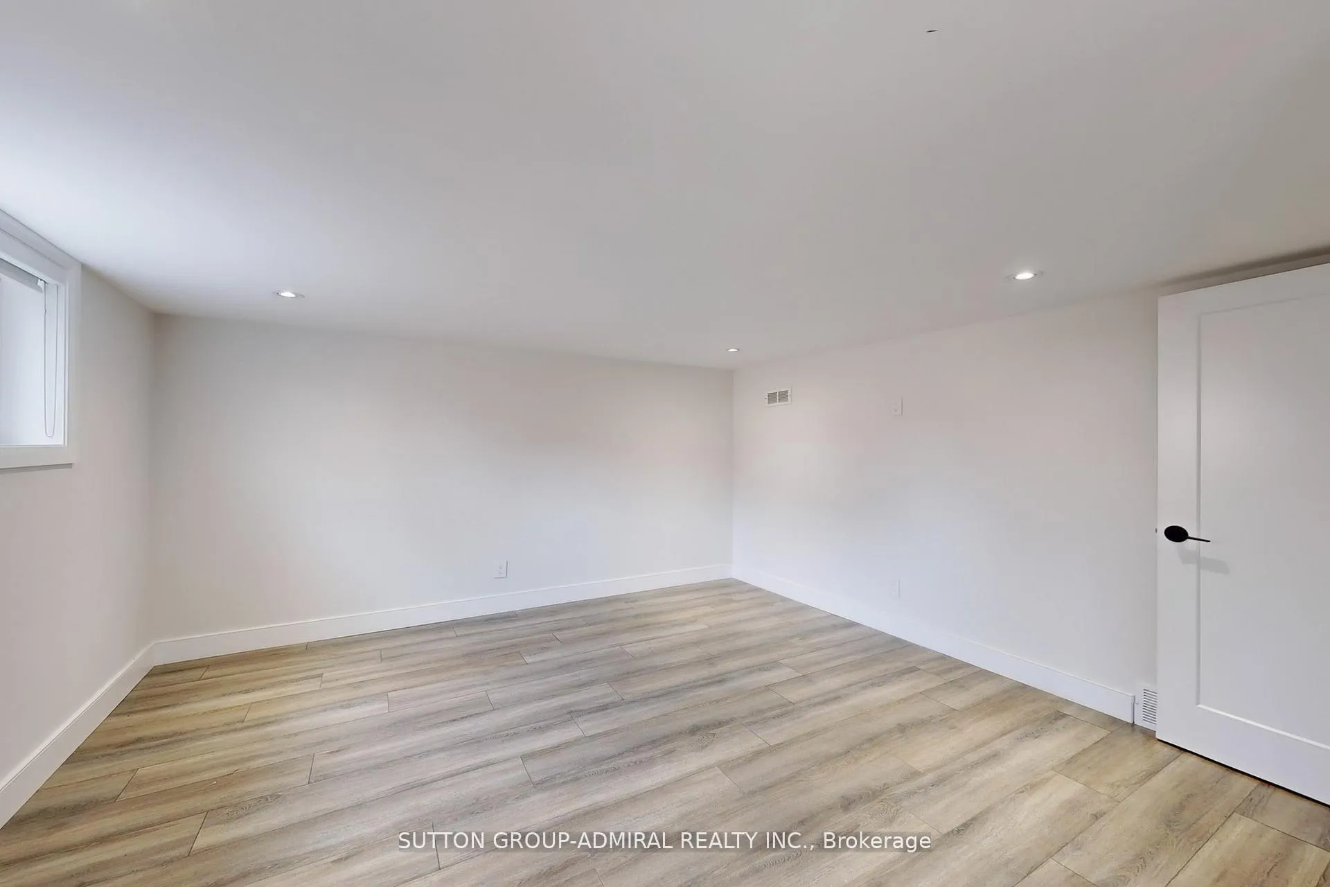 Photo 35 of 76 Ridgevale Drive, Toronto, Englemount-Lawrence — HOMEH