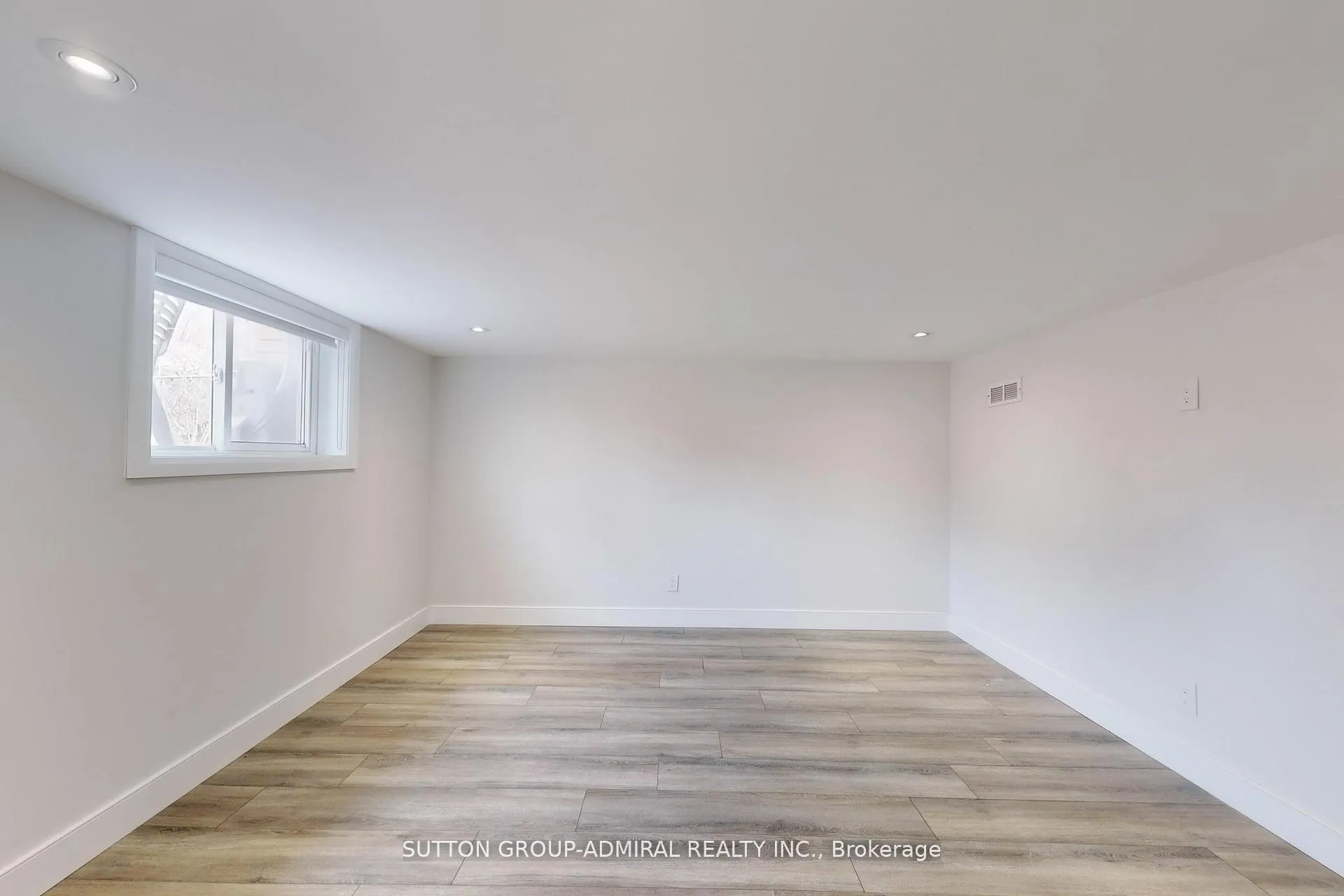 Photo 36 of 76 Ridgevale Drive, Toronto, Englemount-Lawrence — HOMEH