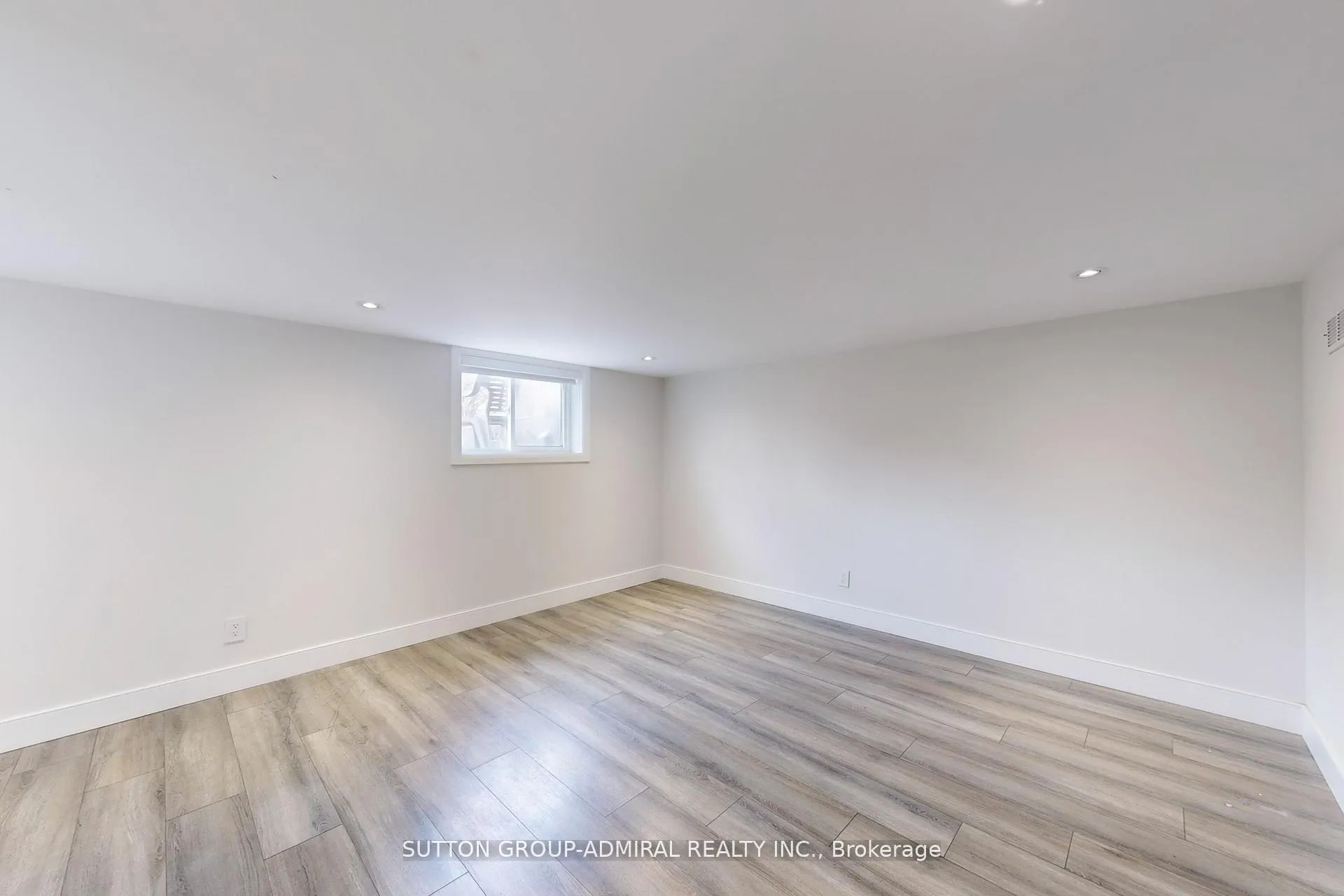 Photo 37 of 76 Ridgevale Drive, Toronto, Englemount-Lawrence — HOMEH