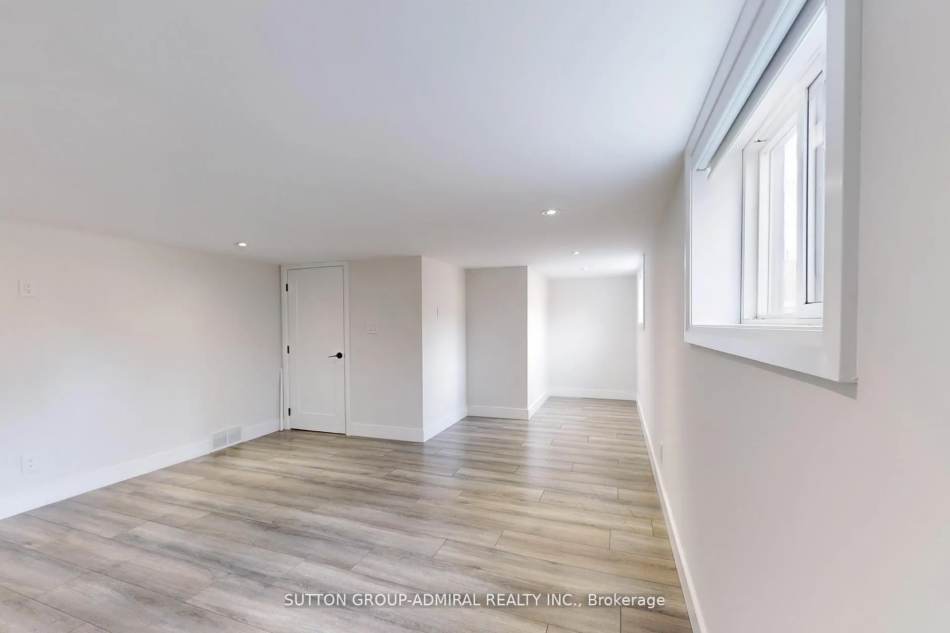 Photo 38 of 76 Ridgevale Drive, Toronto, Englemount-Lawrence — HOMEH