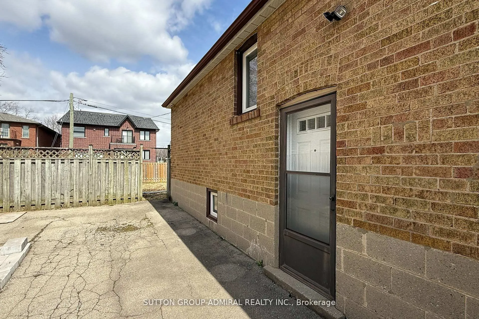 Photo 43 of 76 Ridgevale Drive, Toronto, Englemount-Lawrence — HOMEH
