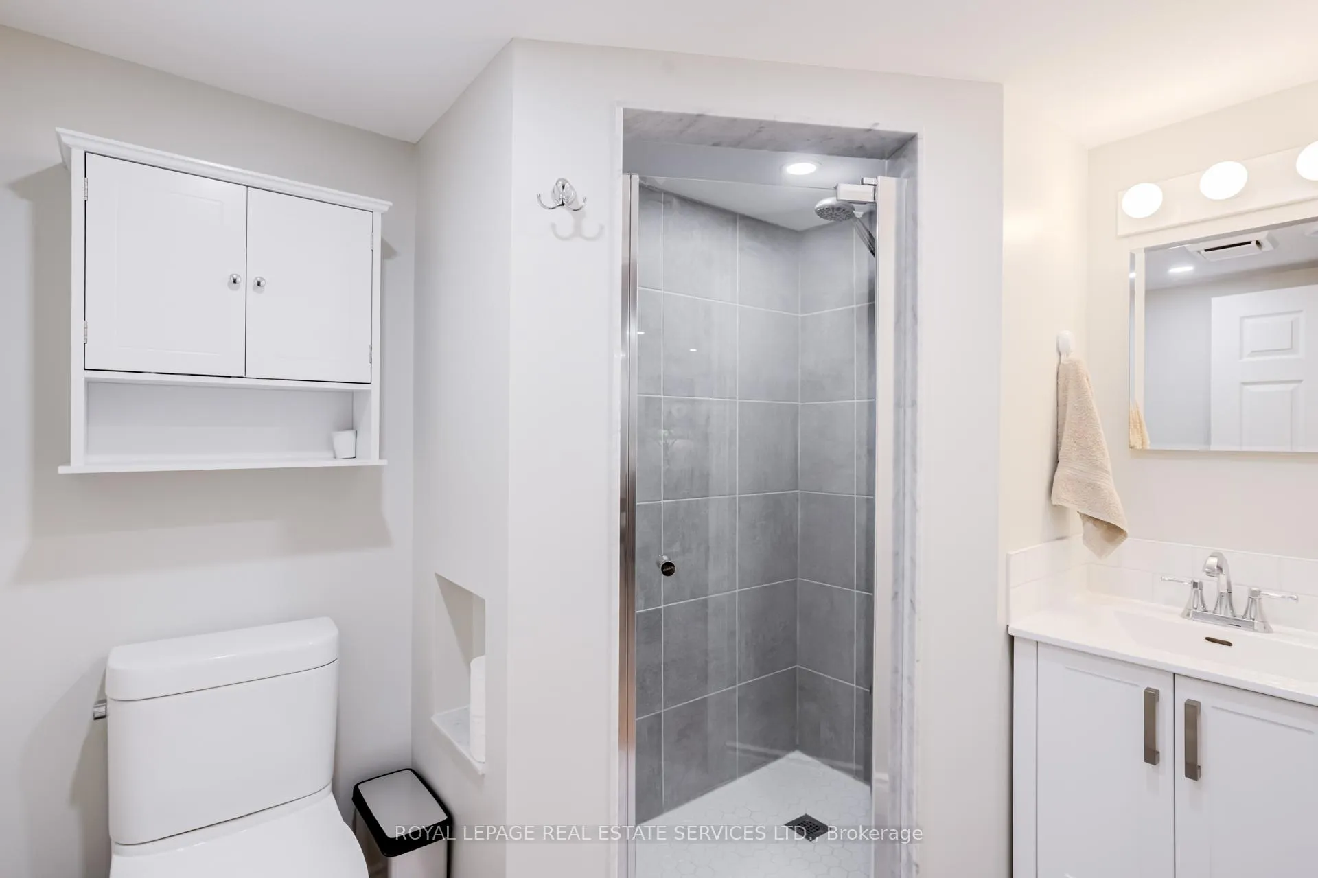 Photo 32 of 92 Gray Avenue, New Tecumseth, Alliston — HOMEH