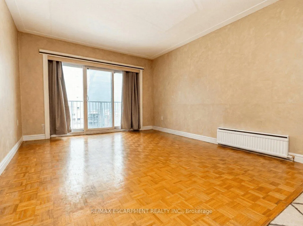 Photo 8 of Unit 808, 8 Woodman Drive S, Hamilton, Corman — HOMEH