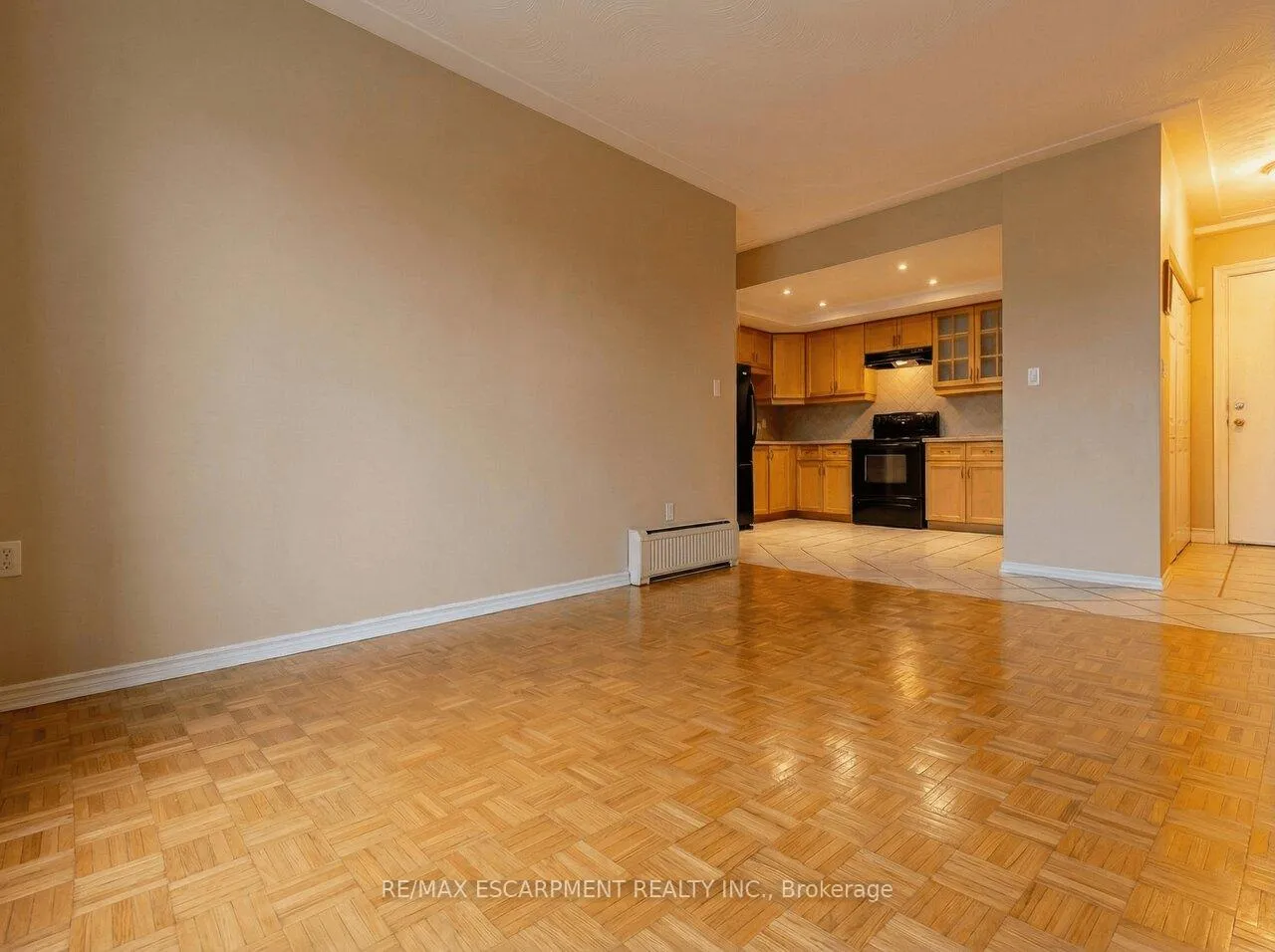Photo 9 of Unit 808, 8 Woodman Drive S, Hamilton, Corman — HOMEH