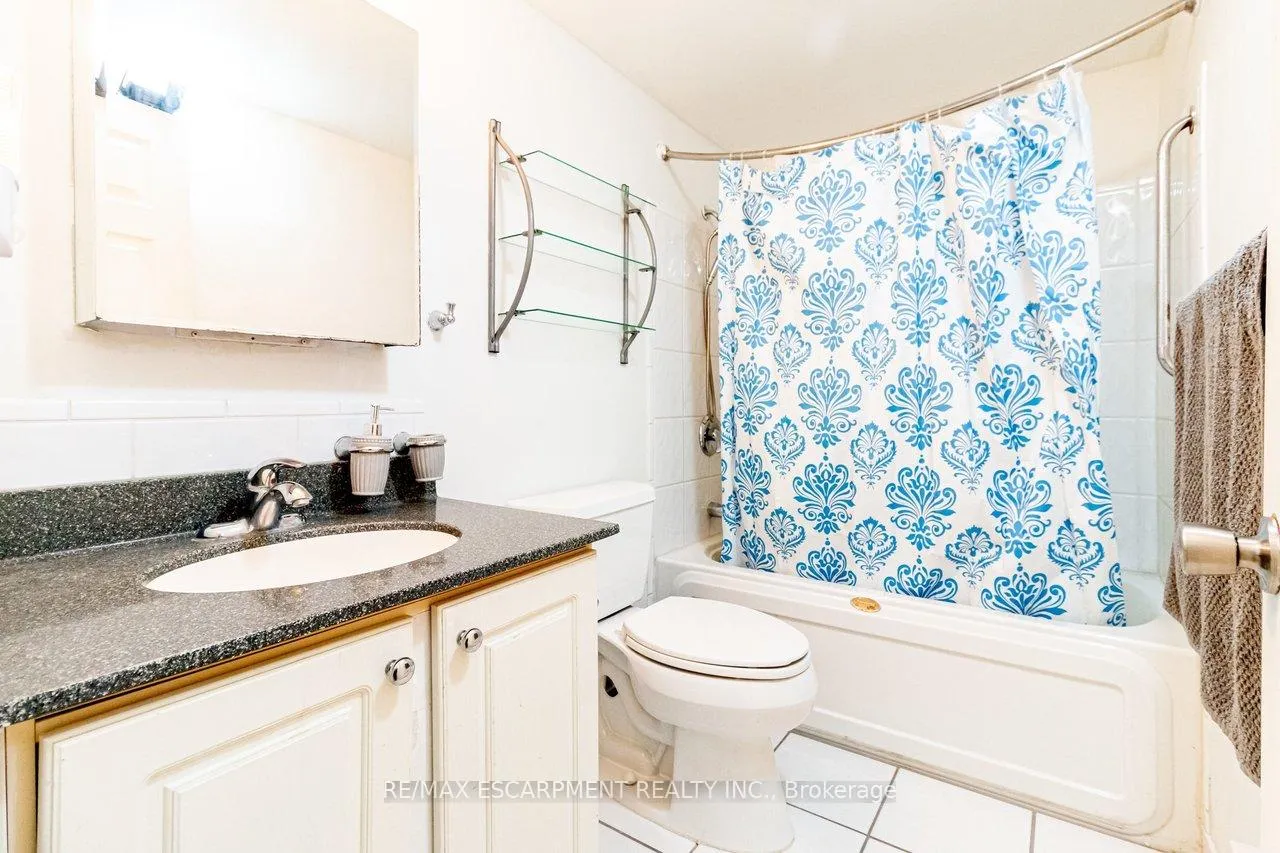 Photo 12 of Unit 808, 8 Woodman Drive S, Hamilton, Corman — HOMEH