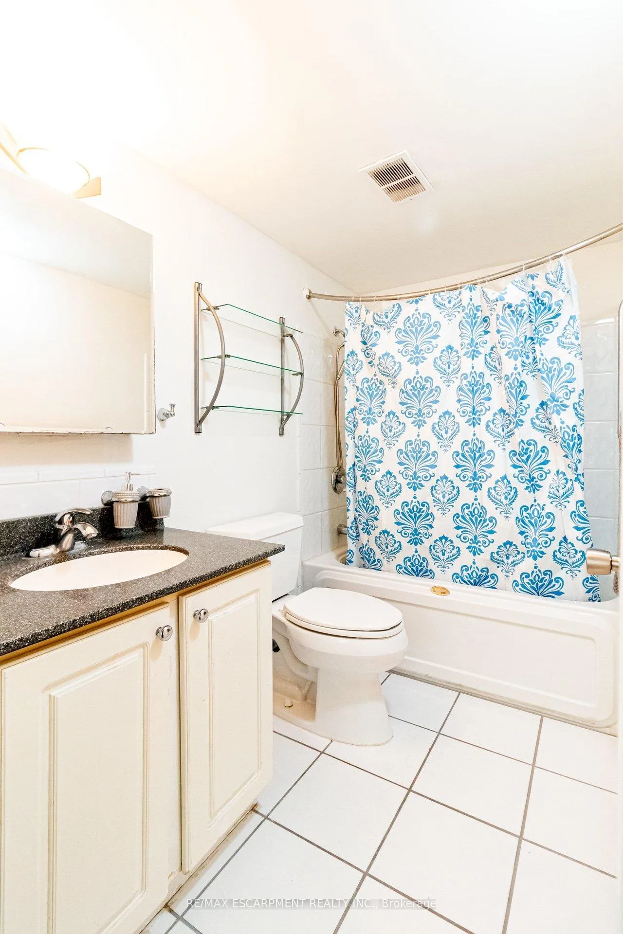 Photo 13 of Unit 808, 8 Woodman Drive S, Hamilton, Corman — HOMEH
