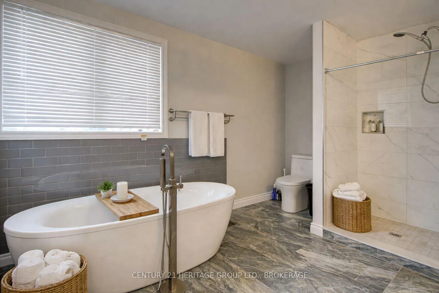 Photo 9 of 456 Weston Crescent, Kingston, East Gardiners Rd — HOMEH