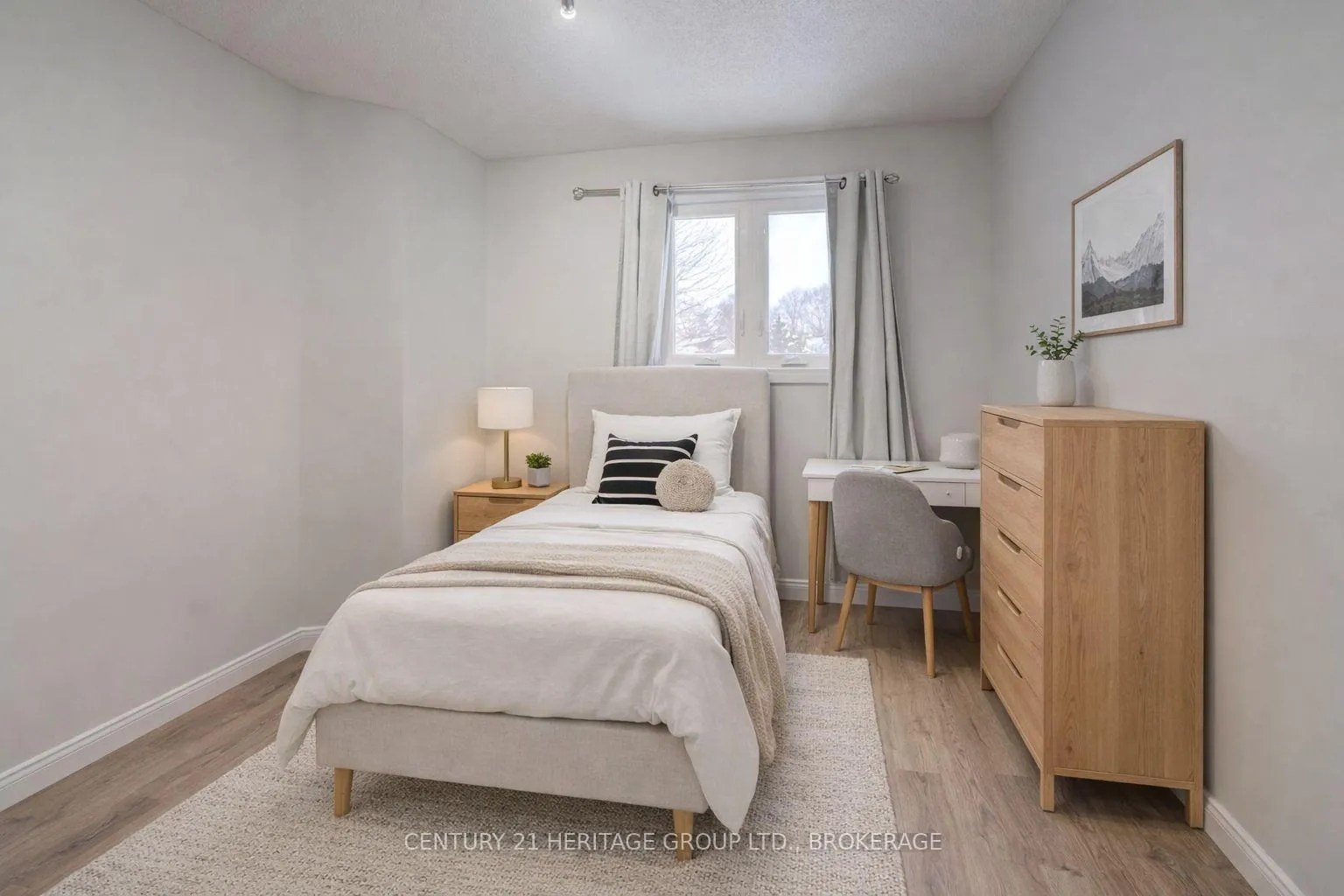 Photo 12 of 456 Weston Crescent, Kingston, East Gardiners Rd — HOMEH
