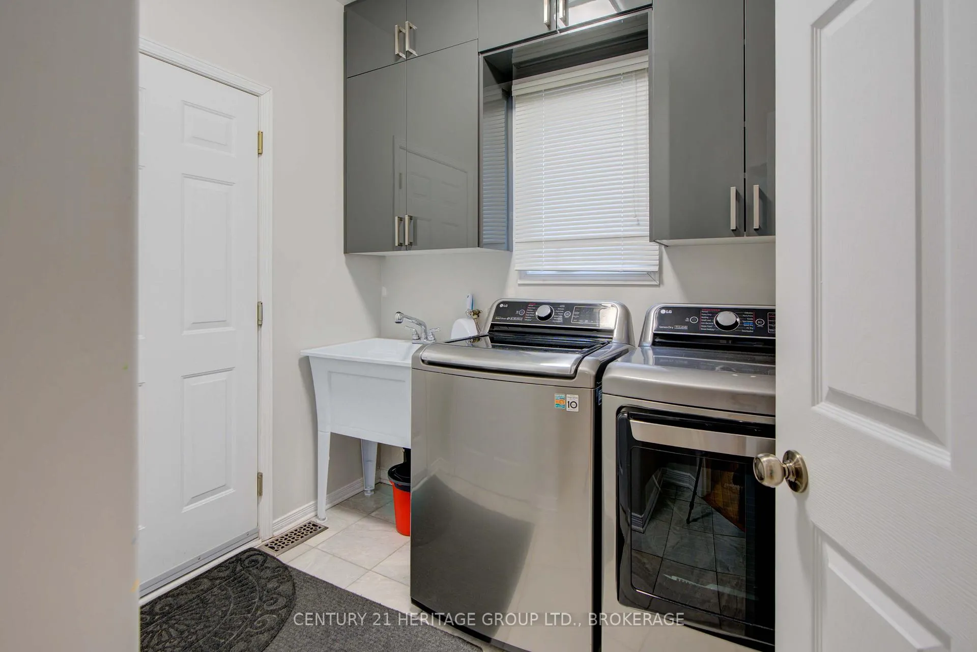 Photo 17 of 456 Weston Crescent, Kingston, East Gardiners Rd — HOMEH