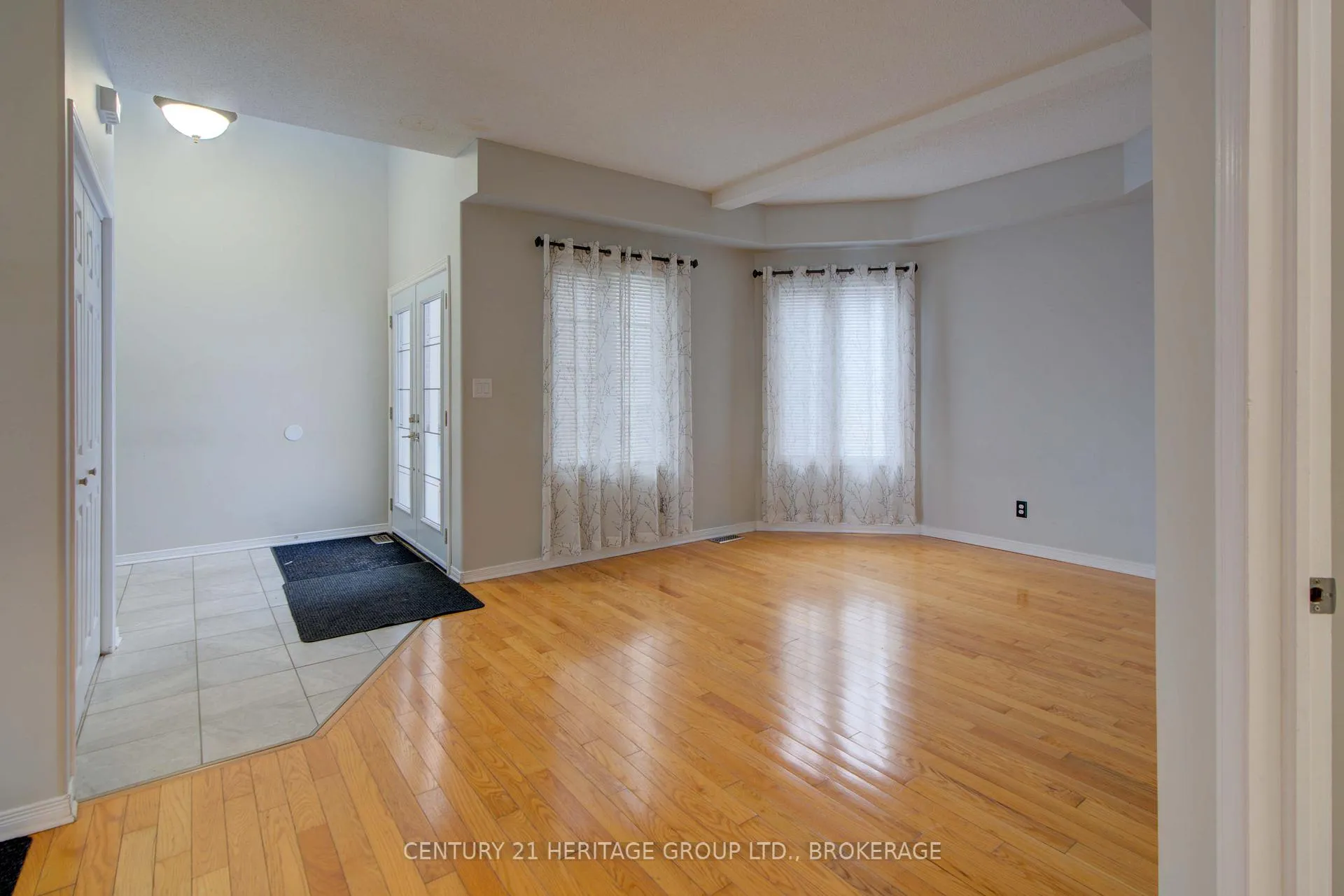 Photo 18 of 456 Weston Crescent, Kingston, East Gardiners Rd — HOMEH