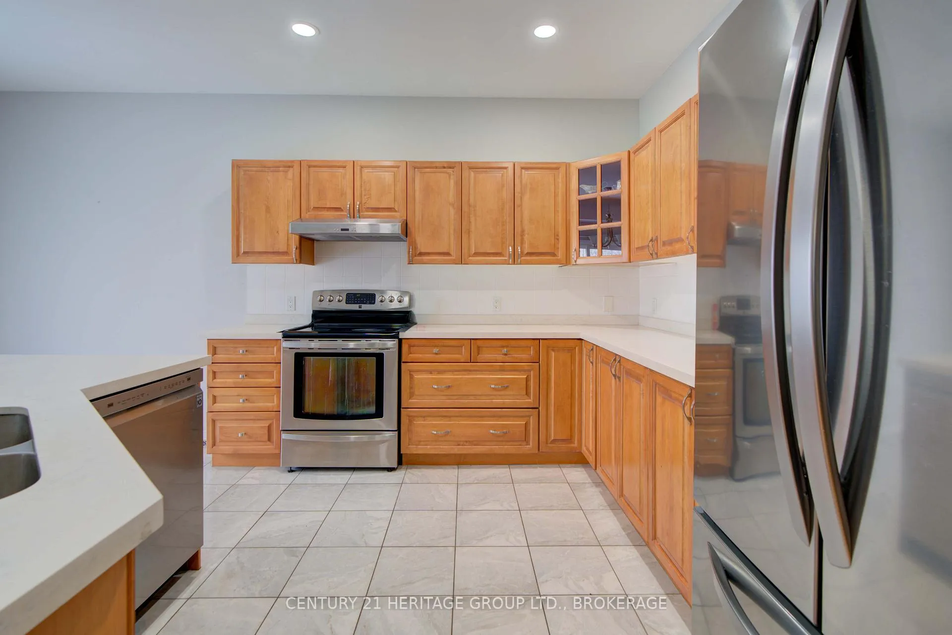 Photo 23 of 456 Weston Crescent, Kingston, East Gardiners Rd — HOMEH