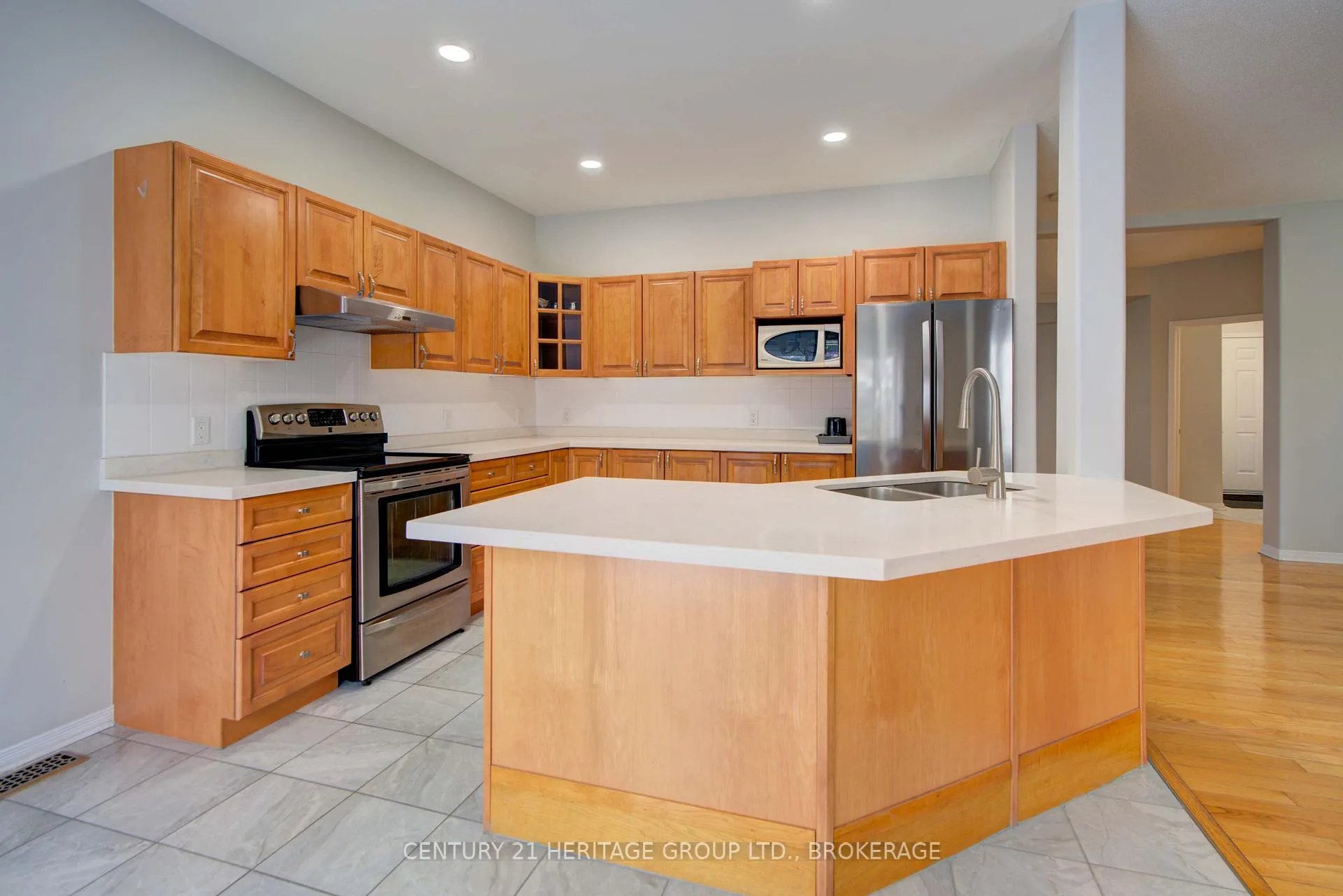 Photo 24 of 456 Weston Crescent, Kingston, East Gardiners Rd — HOMEH