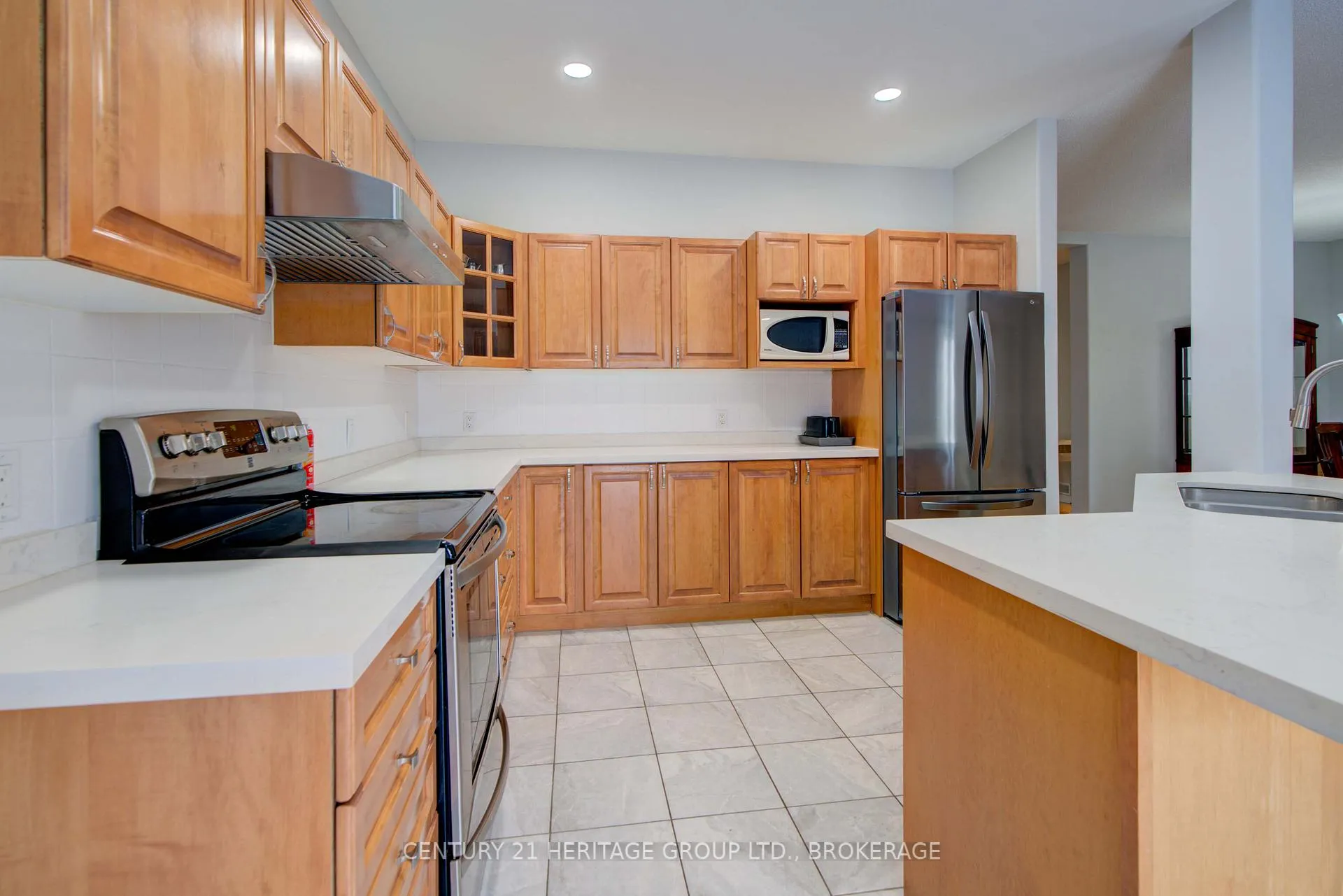 Photo 26 of 456 Weston Crescent, Kingston, East Gardiners Rd — HOMEH