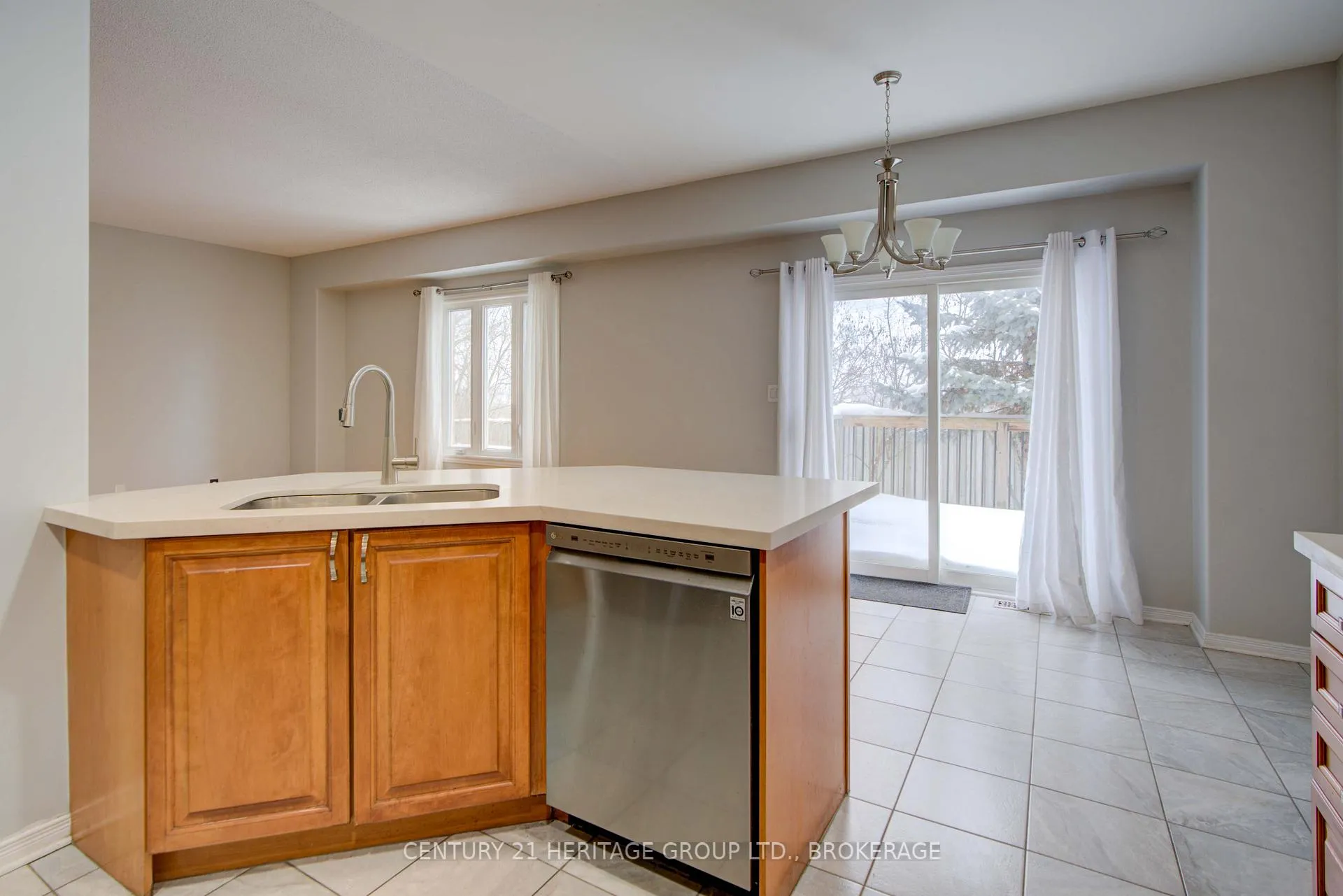 Photo 27 of 456 Weston Crescent, Kingston, East Gardiners Rd — HOMEH