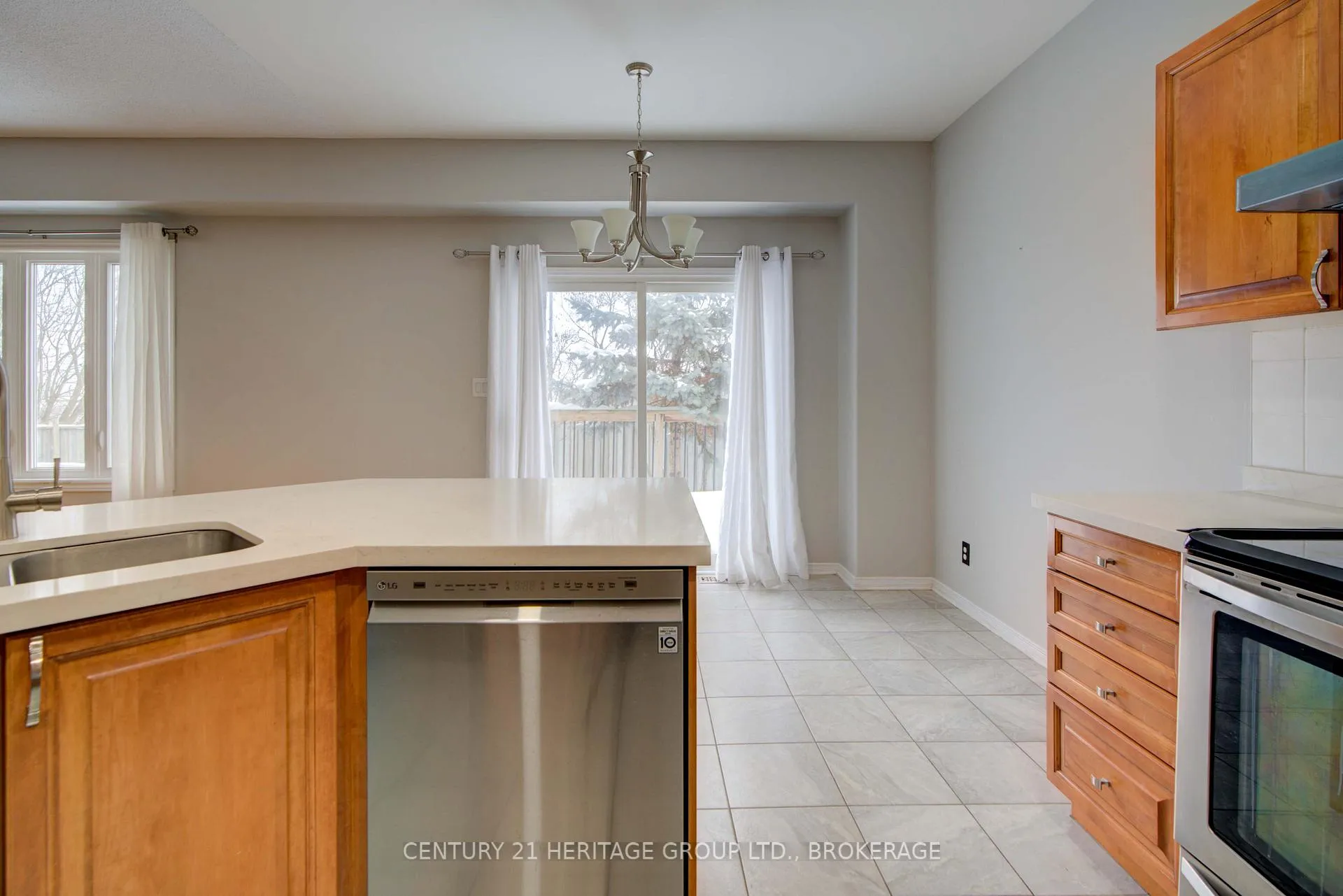 Photo 28 of 456 Weston Crescent, Kingston, East Gardiners Rd — HOMEH