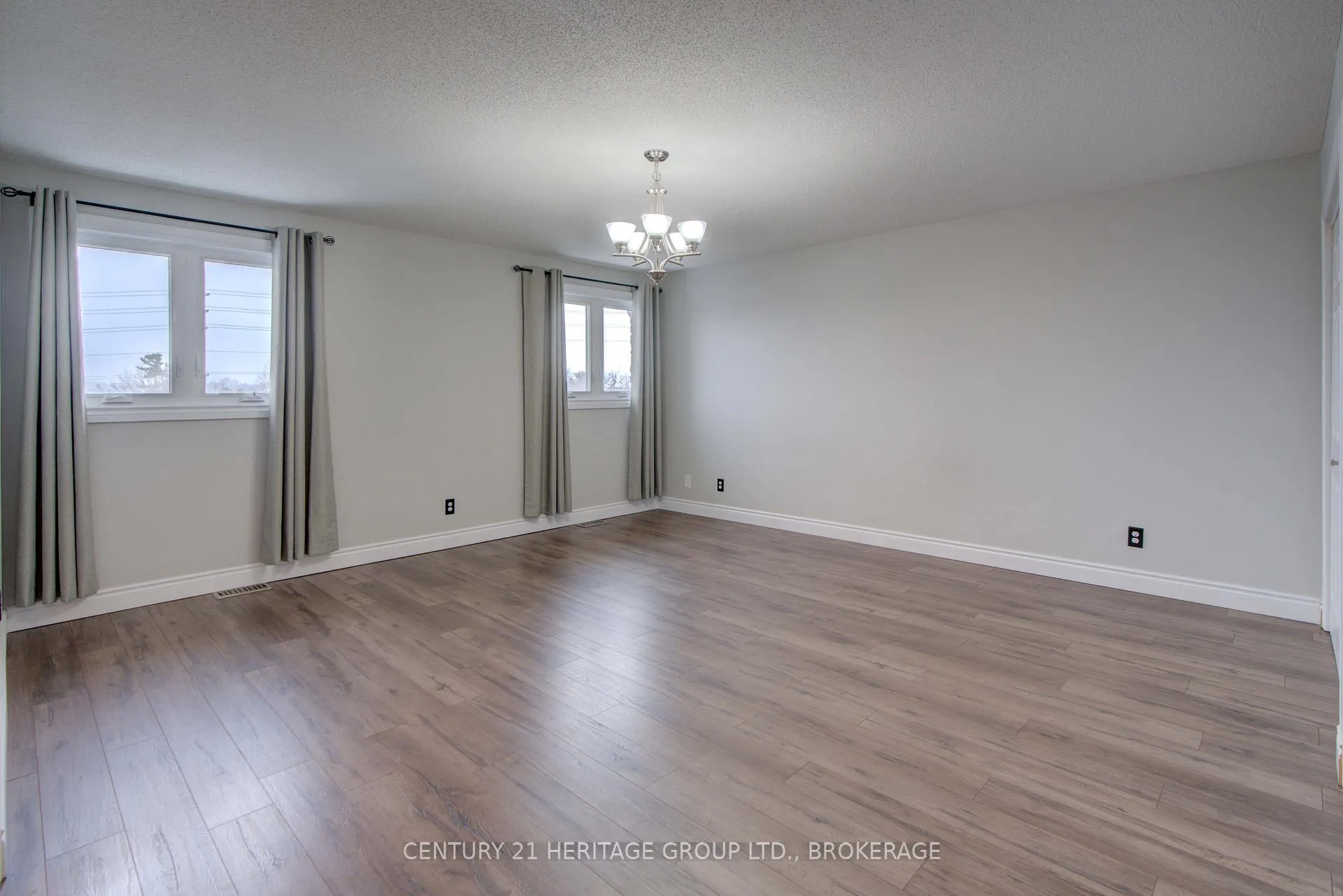 Photo 32 of 456 Weston Crescent, Kingston, East Gardiners Rd — HOMEH