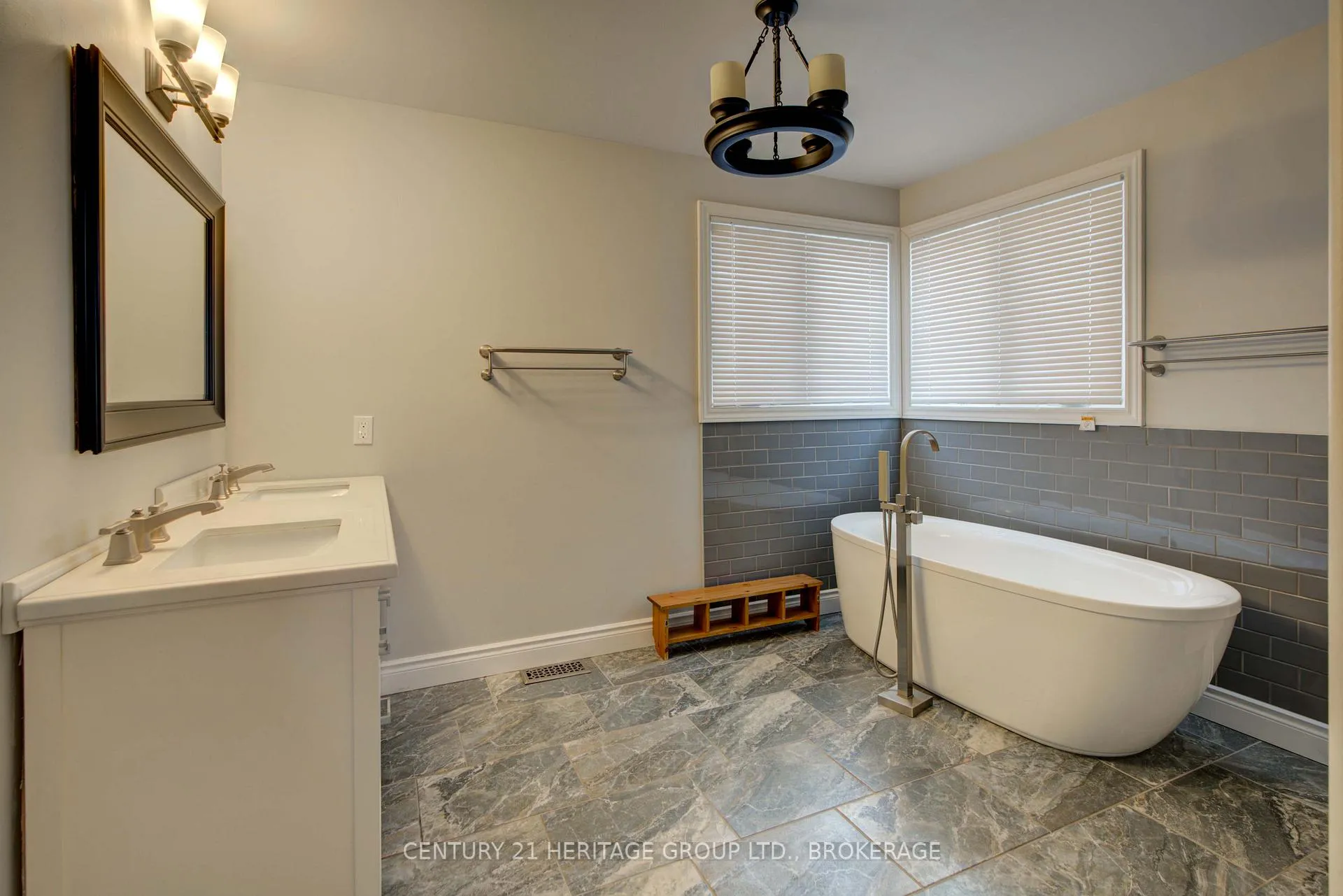 Photo 34 of 456 Weston Crescent, Kingston, East Gardiners Rd — HOMEH