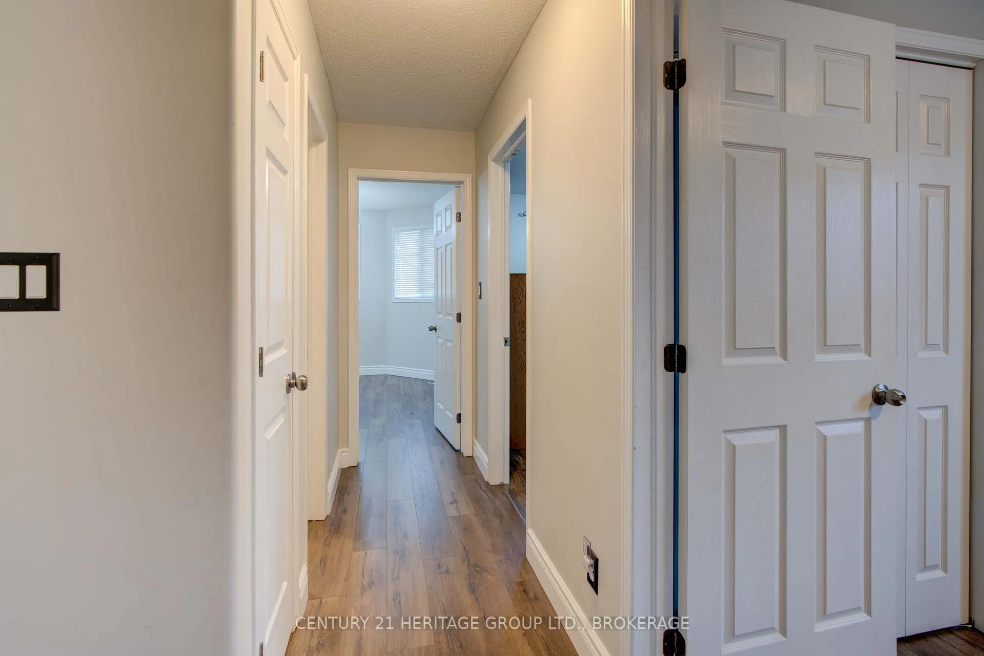 Photo 36 of 456 Weston Crescent, Kingston, East Gardiners Rd — HOMEH