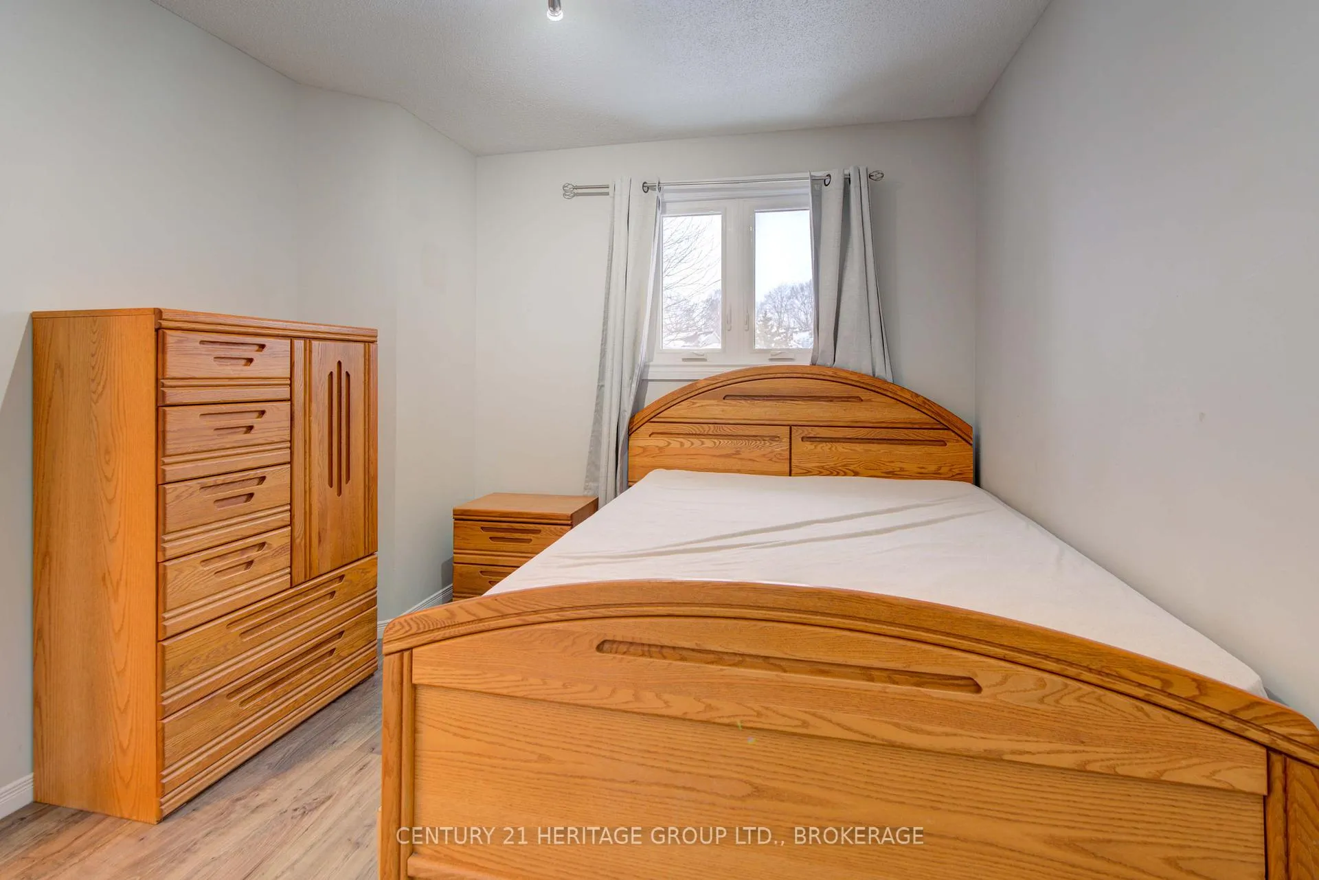 Photo 38 of 456 Weston Crescent, Kingston, East Gardiners Rd — HOMEH