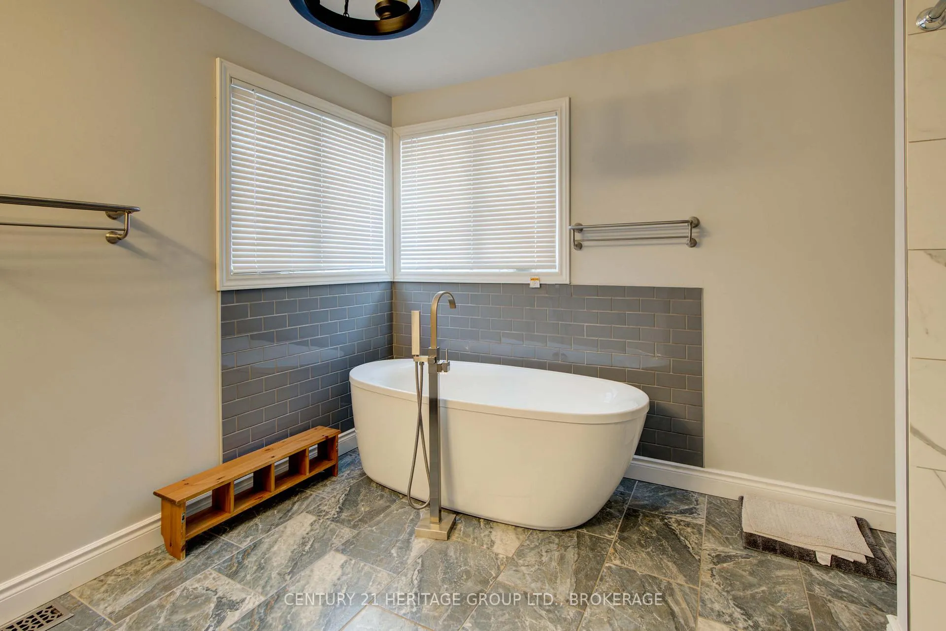 Photo 39 of 456 Weston Crescent, Kingston, East Gardiners Rd — HOMEH