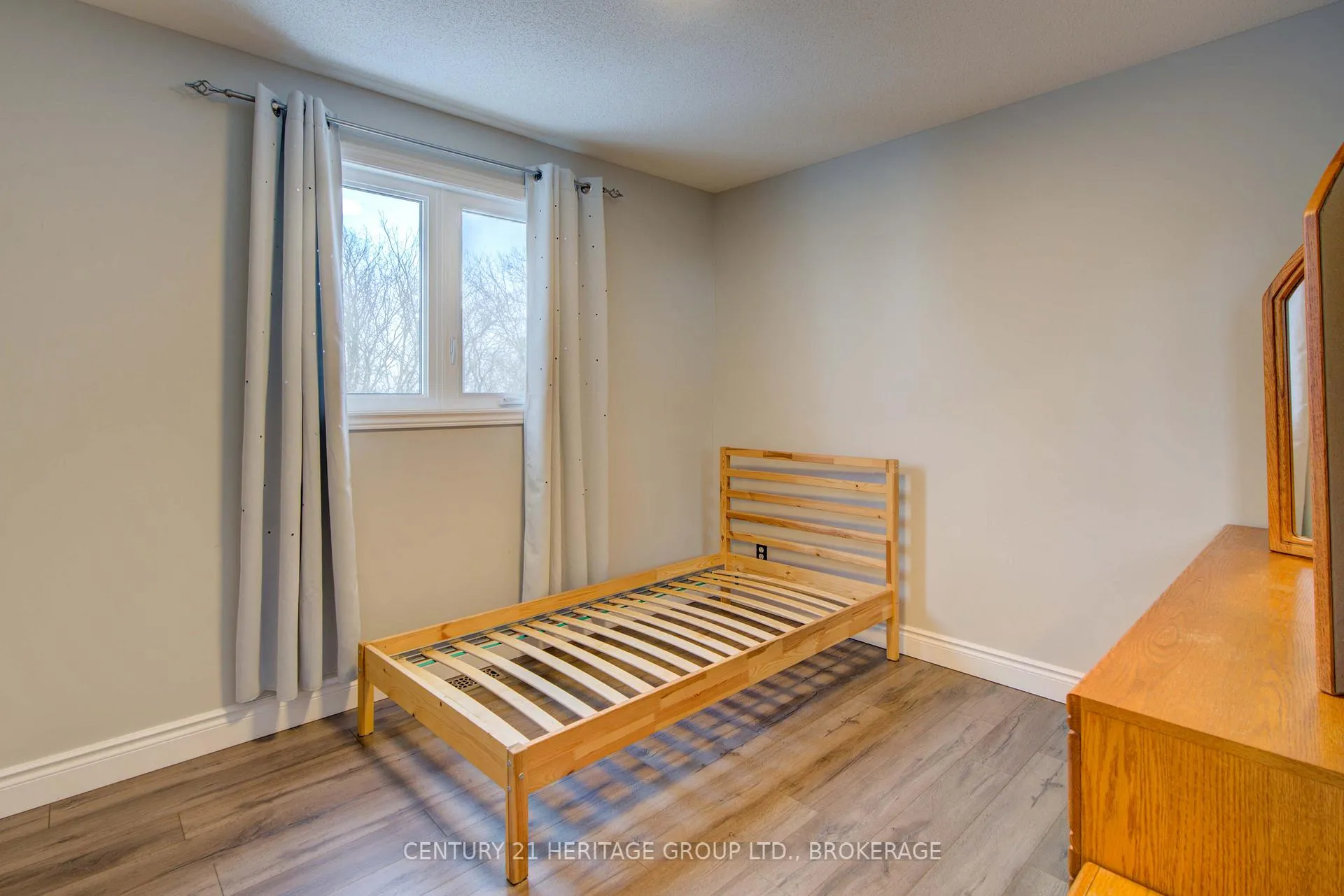 Photo 45 of 456 Weston Crescent, Kingston, East Gardiners Rd — HOMEH