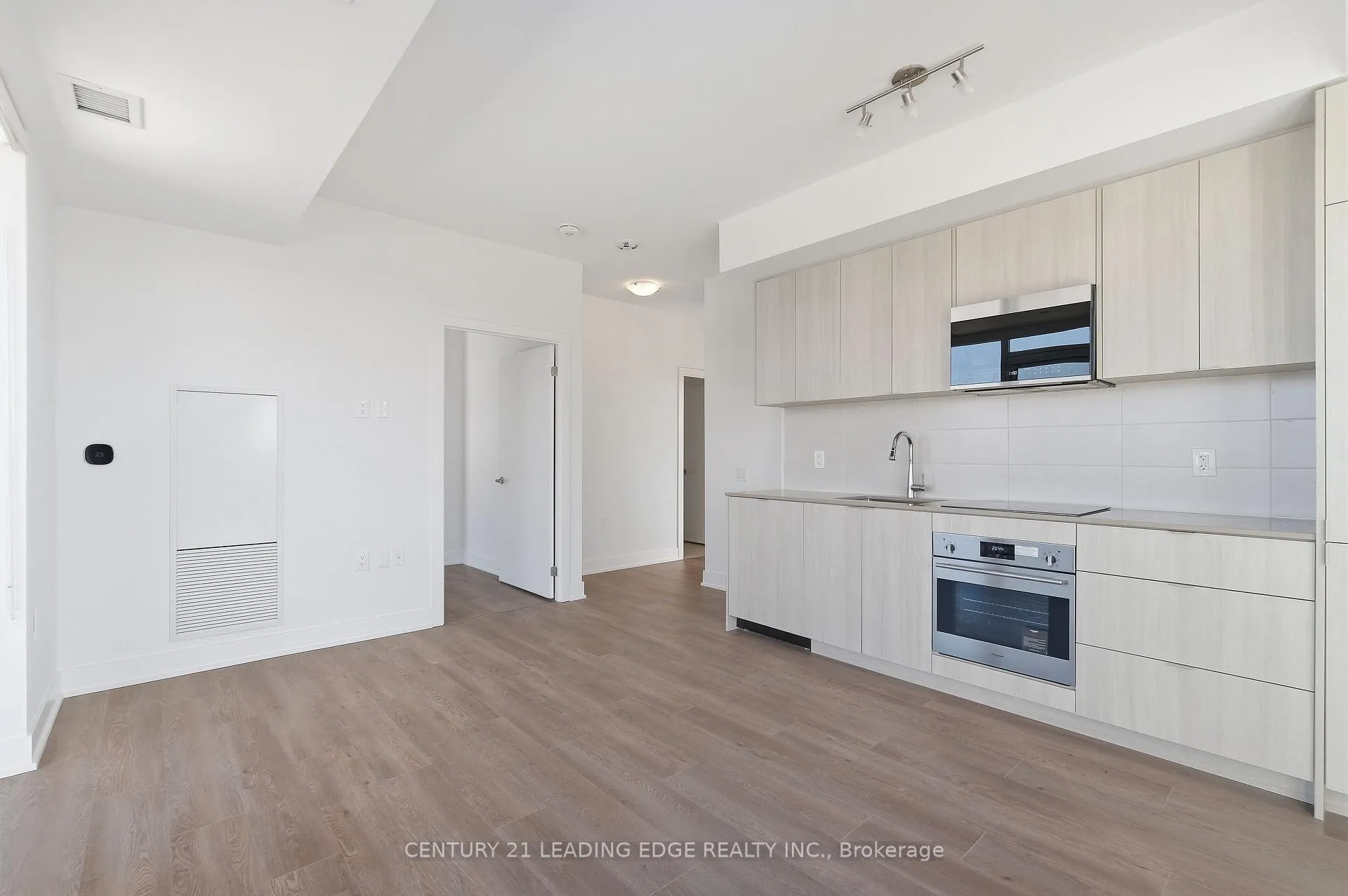 Photo 5 of Unit 910, 2088 James Street, Burlington, Brant — HOMEH