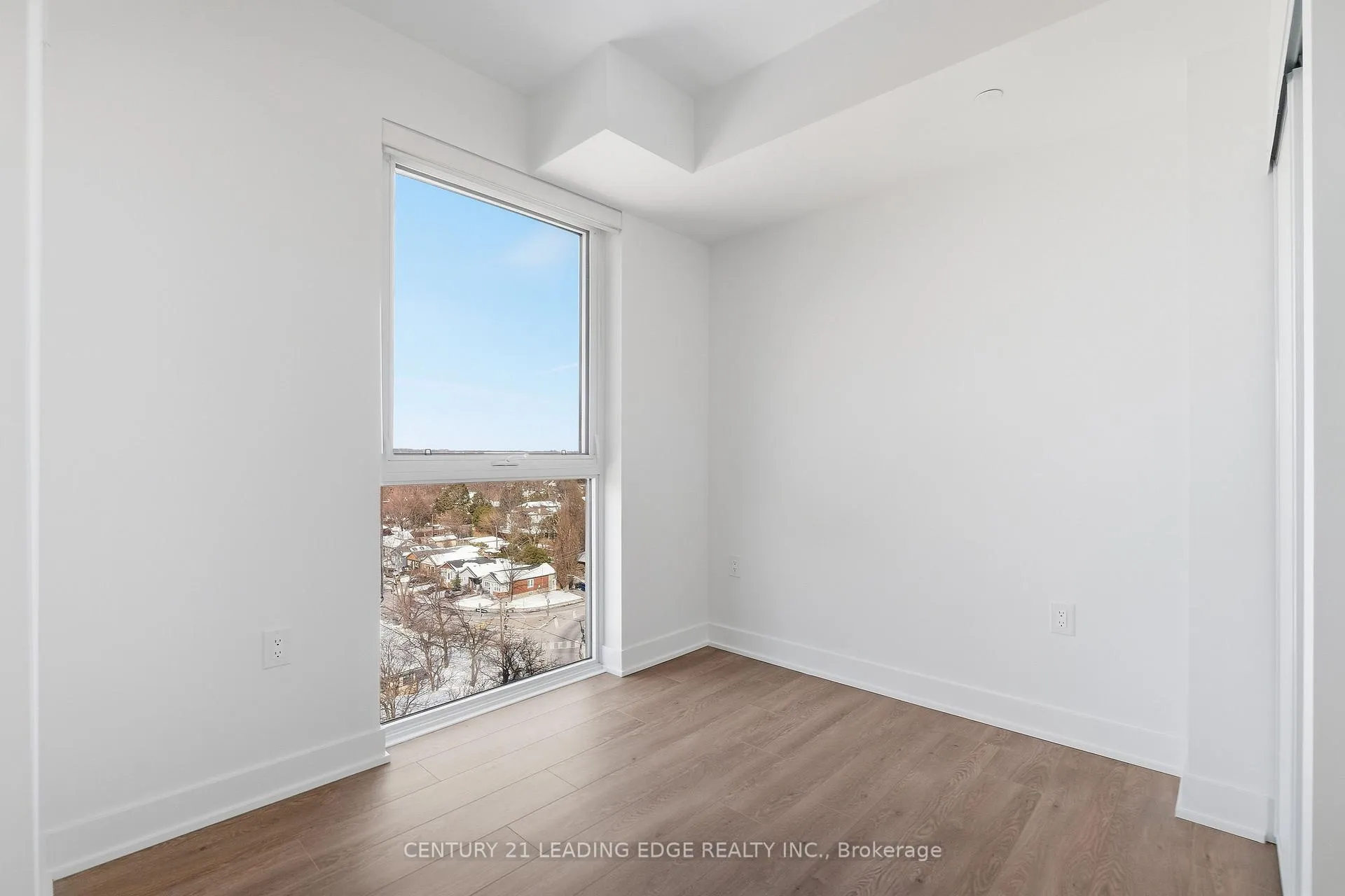 Photo 8 of Unit 910, 2088 James Street, Burlington, Brant — HOMEH