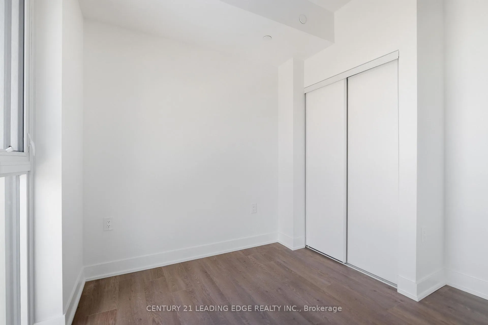 Photo 9 of Unit 910, 2088 James Street, Burlington, Brant — HOMEH