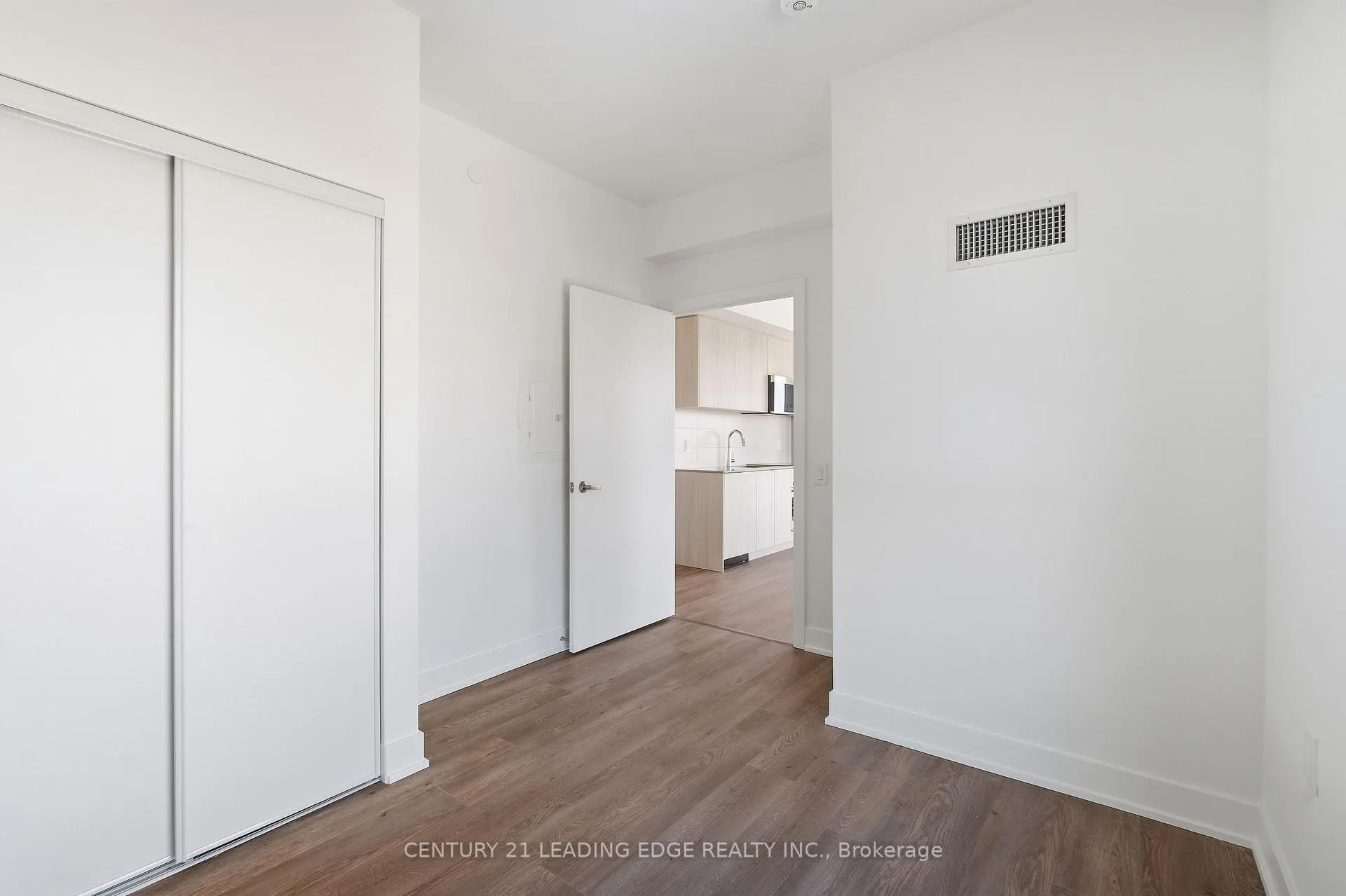 Photo 10 of Unit 910, 2088 James Street, Burlington, Brant — HOMEH